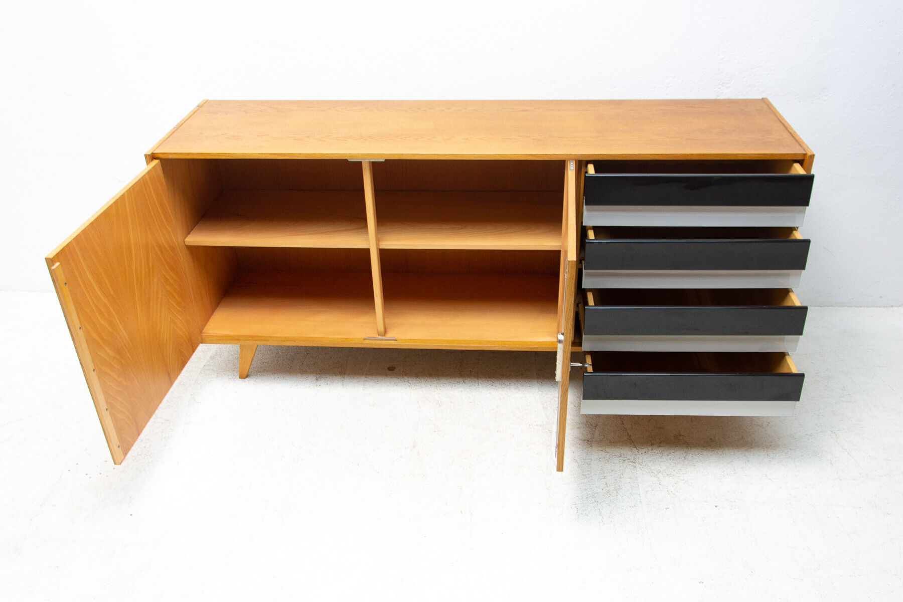 Mid Century U-460 sideboard by Jiří Jiroutek for Interiér Praha, Czechoslovakia
