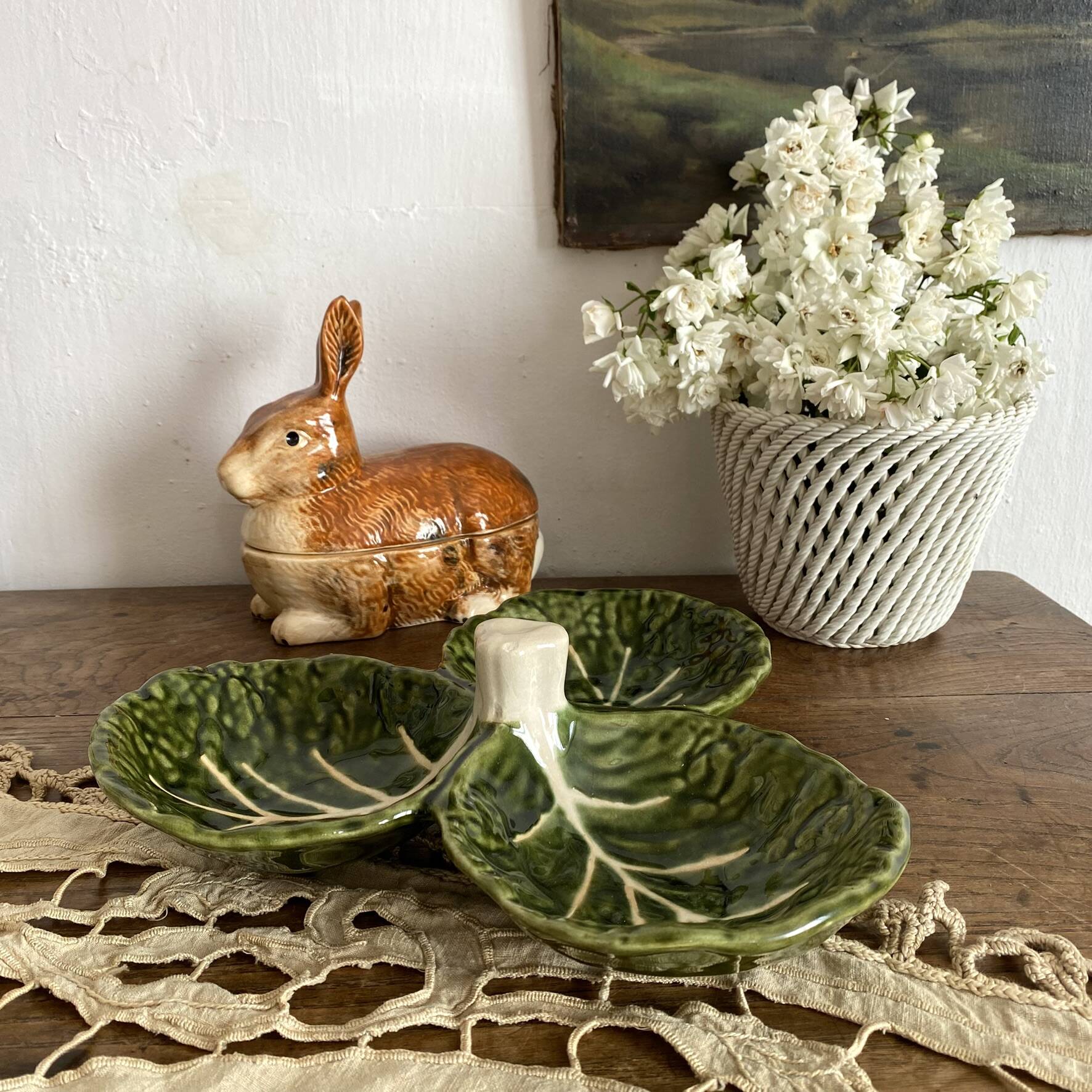Plat serviteur en barbotine feuilles de chou