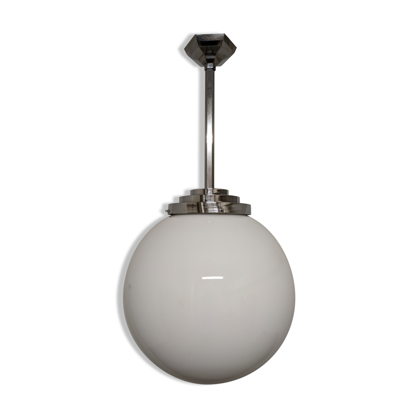 Ball suspension in opaline art deco