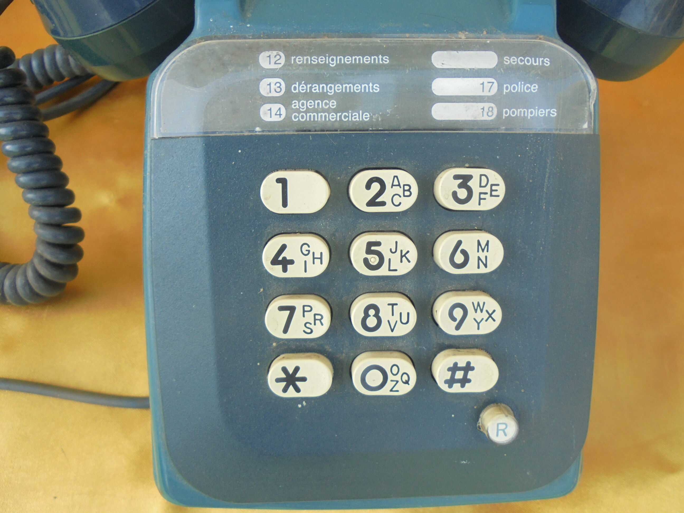 Telephone with touches bleu vintage socotel s63