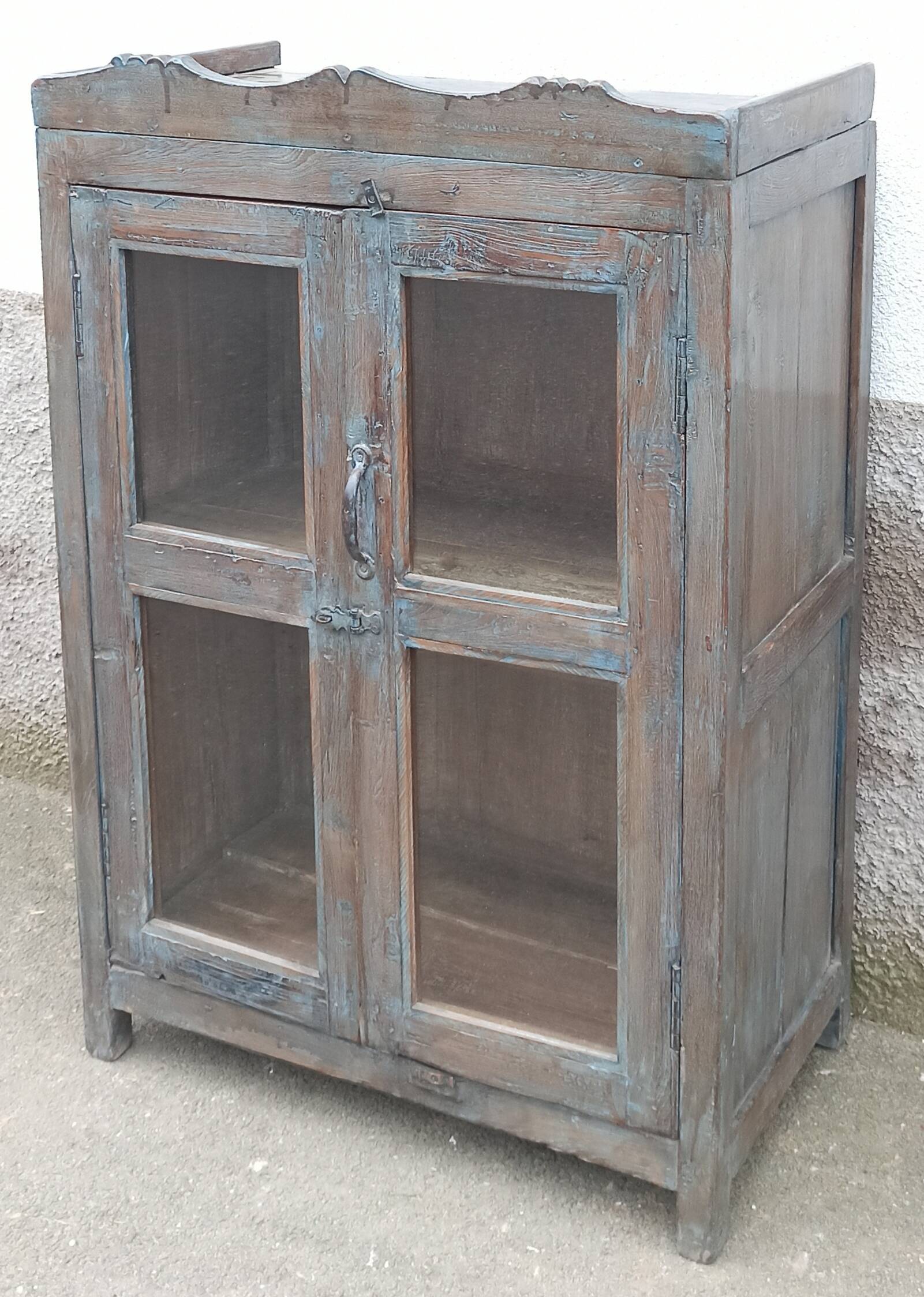 Petite armoire vitrée en bois