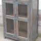 Petite armoire vitrée en bois