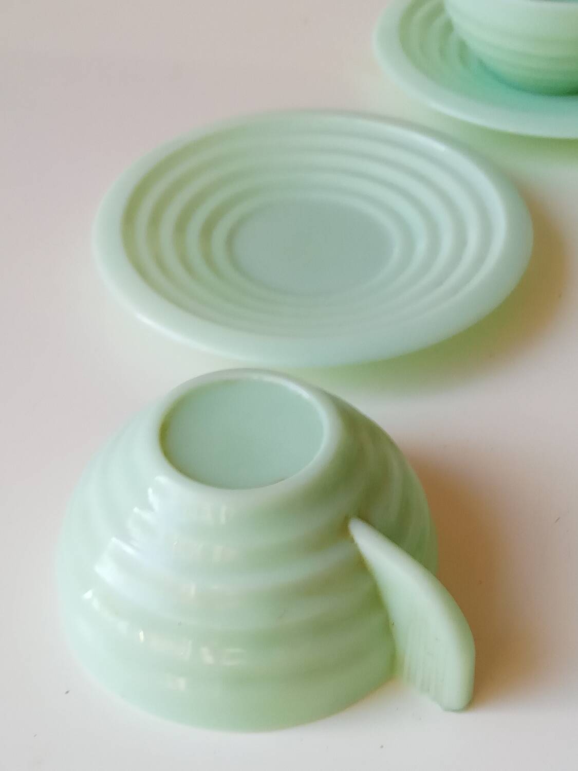 Art-deco opaline cups