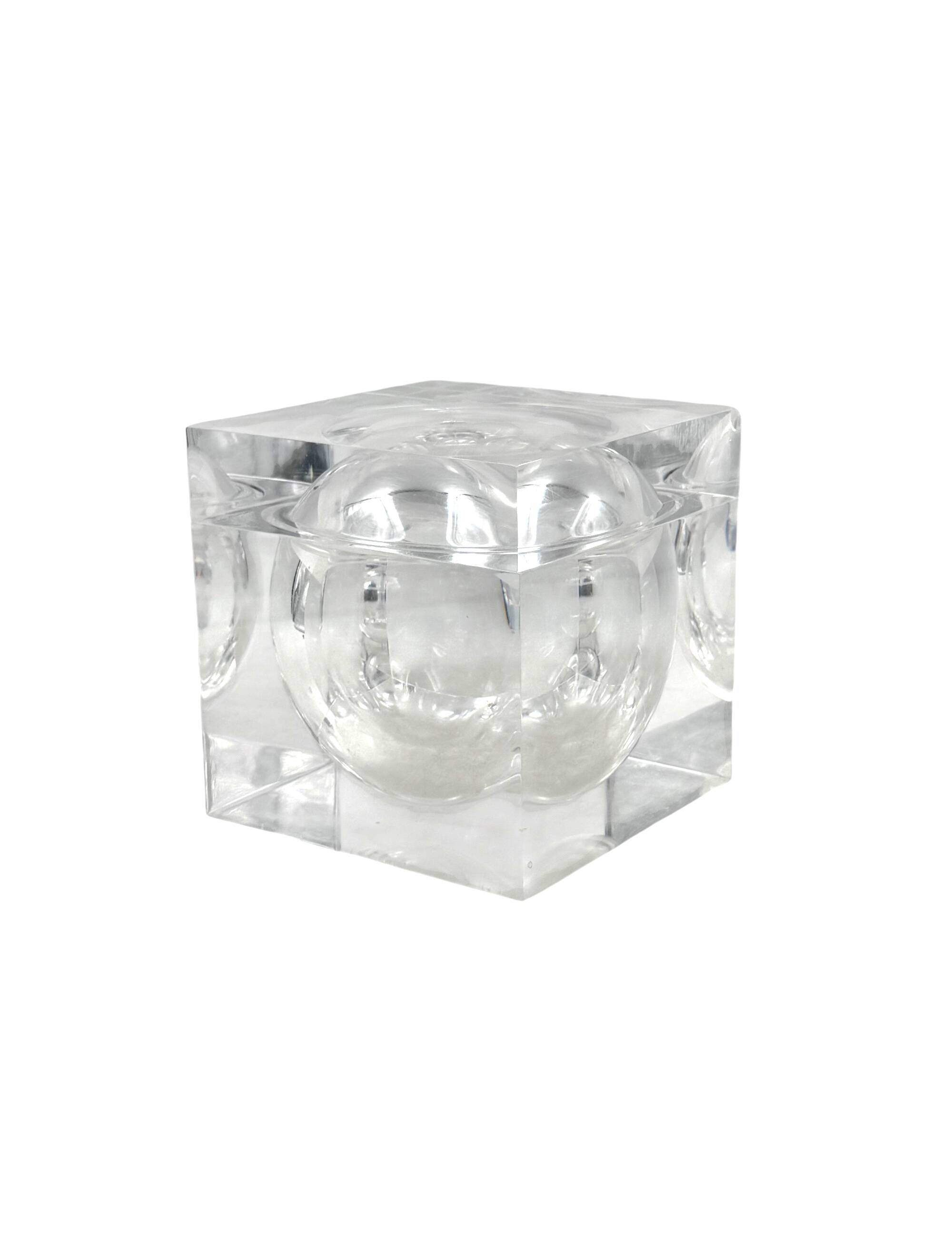 Seau à glace en Lucite, modèle Bombo, Studio TG, Guzzini, Italie, années 1970.