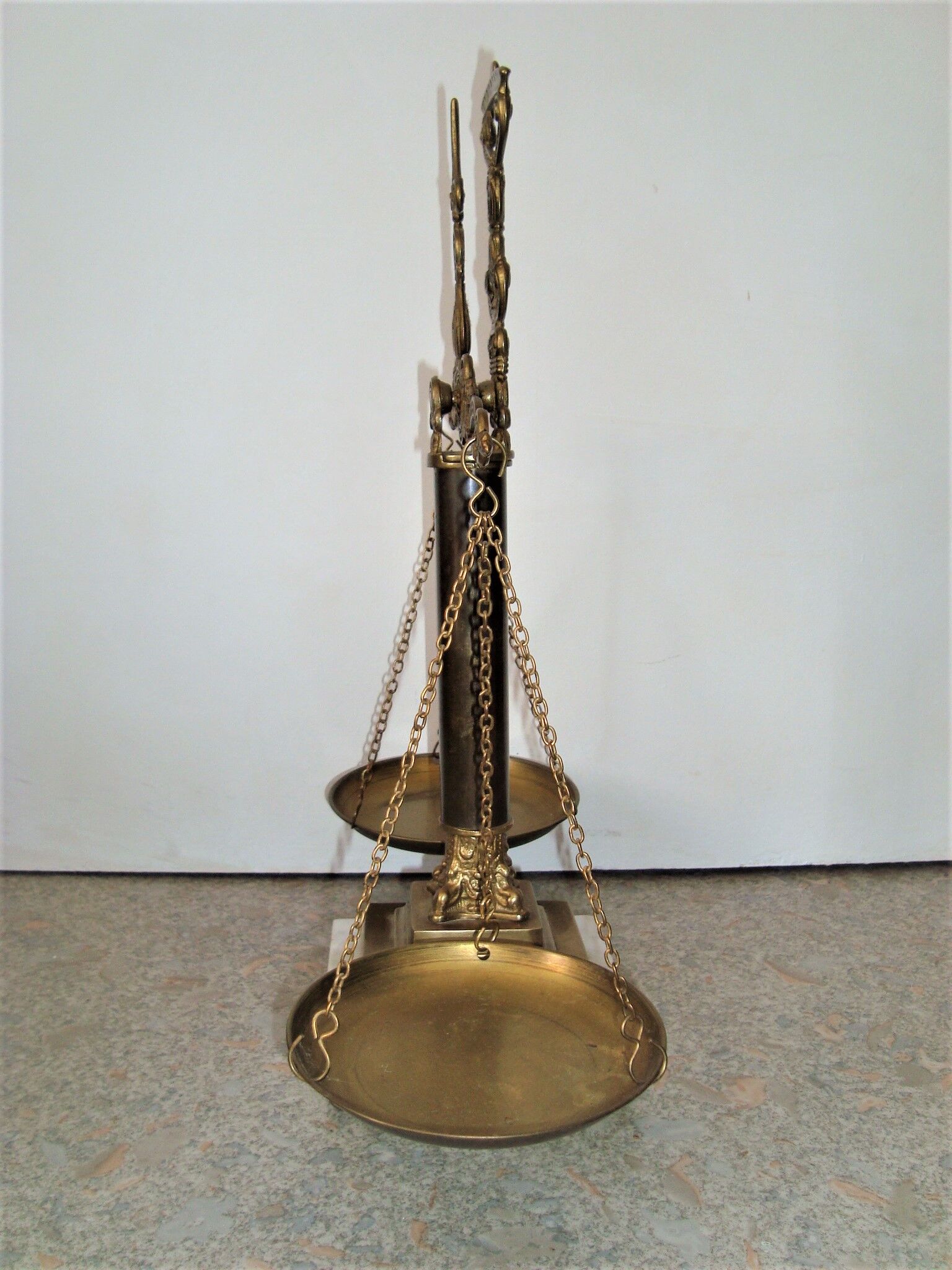 Balance justice brass base marble vintage 50