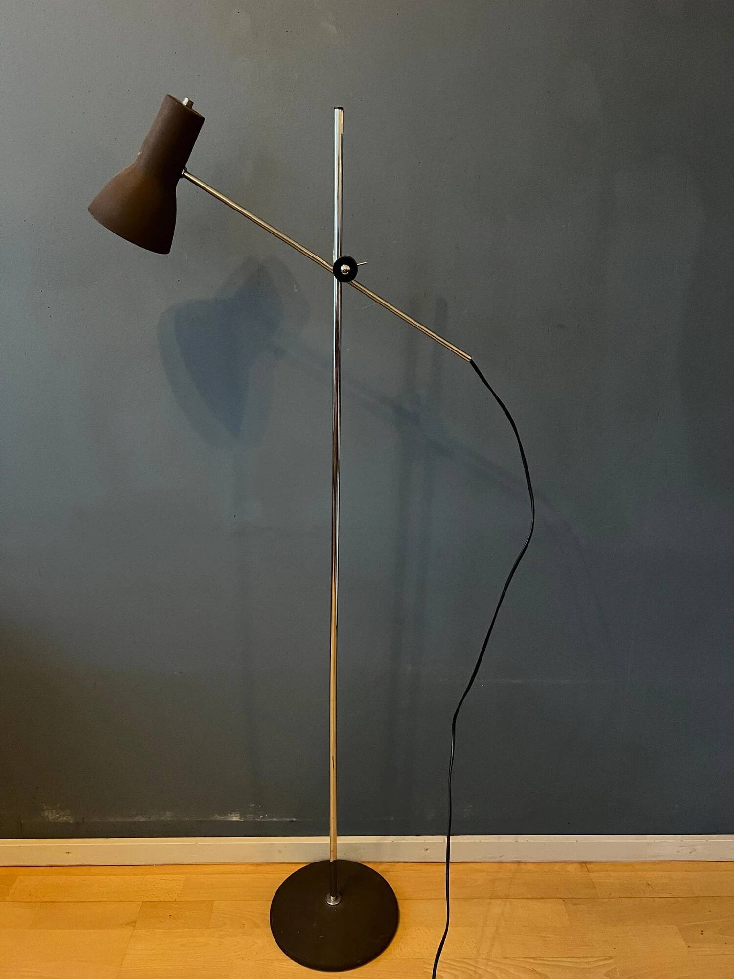 Lampadaire marron réglable du milieu du siècle