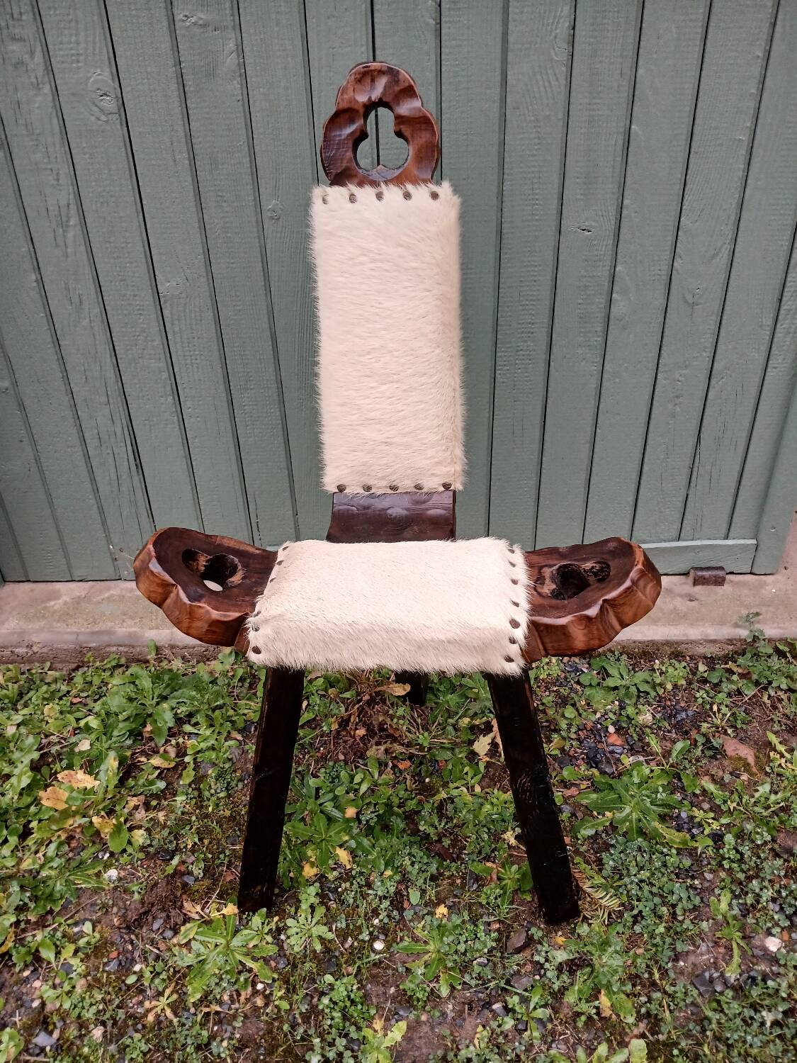 Tripod chair/stool in wood and goatskin