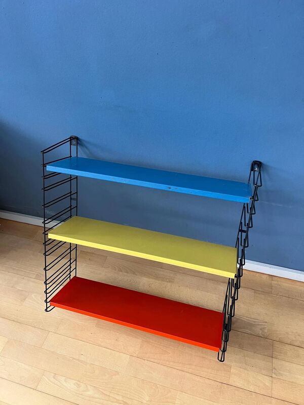 Étagère murale modulaire Tomado en métal bleu, jaune et rouge