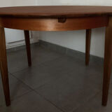 Scandinavian round teak dining table from the 60s extendable
