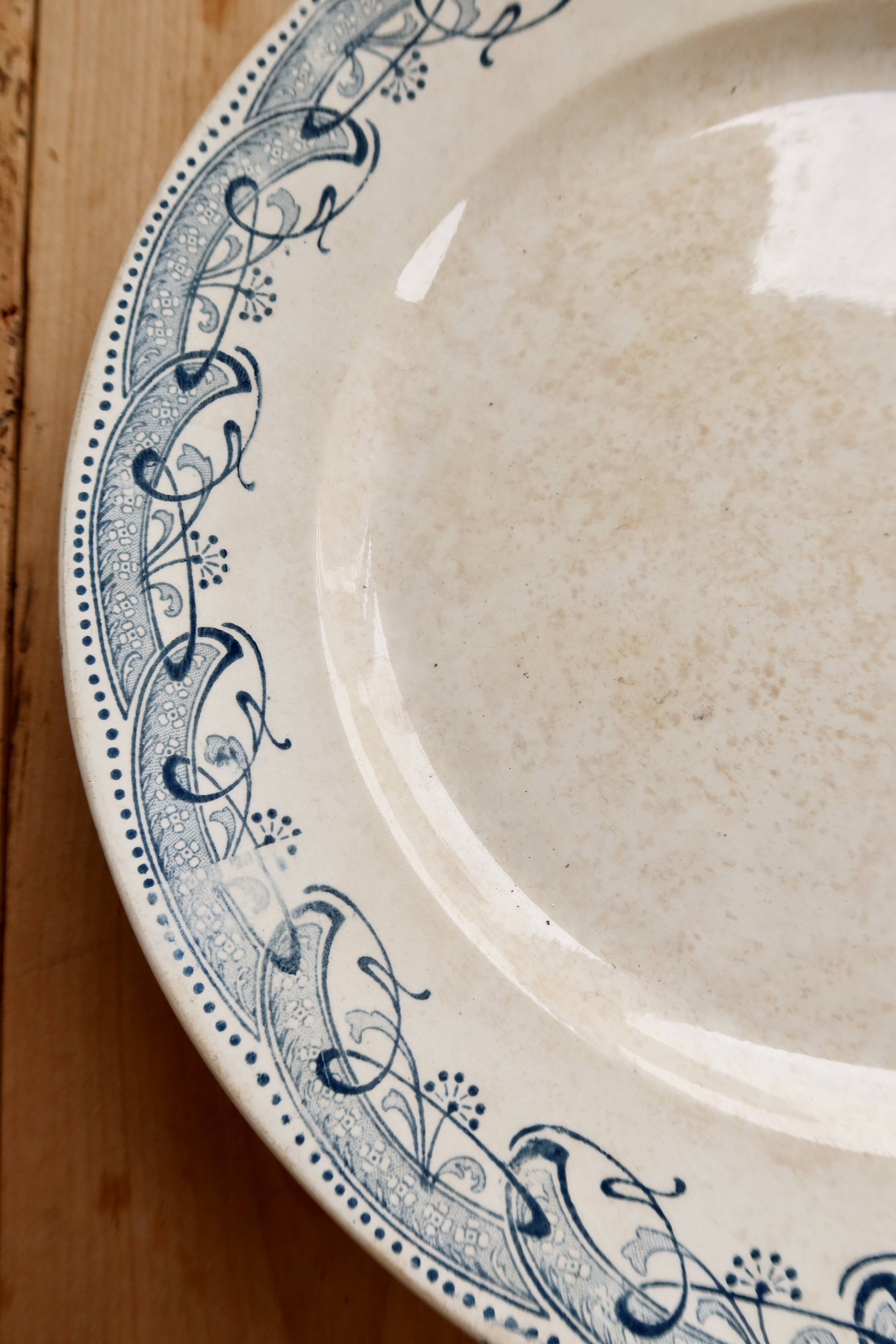 Round serving dish in Creil and Montereau ironstone - Blue decoration
