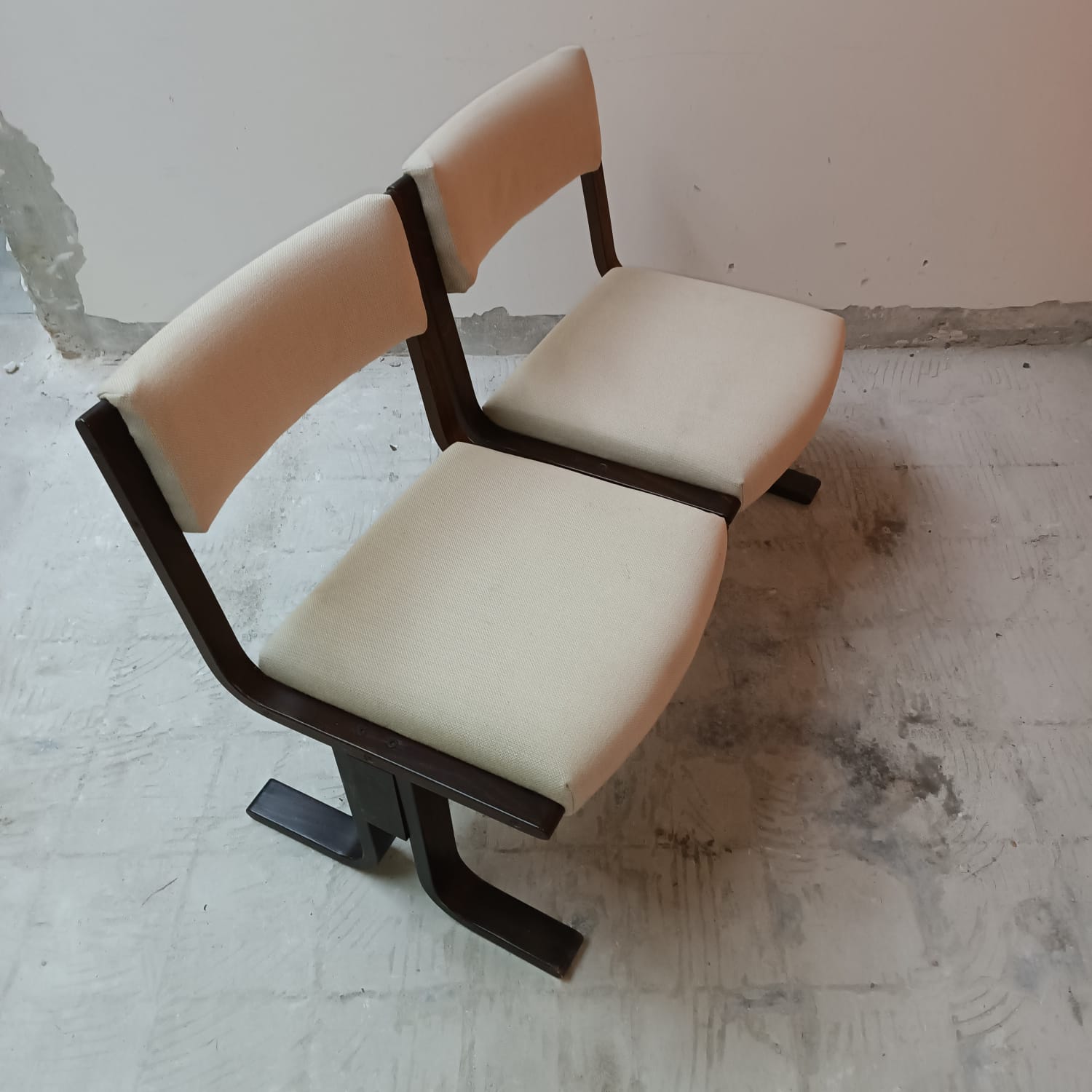 Chair + table on beam vintage 80s