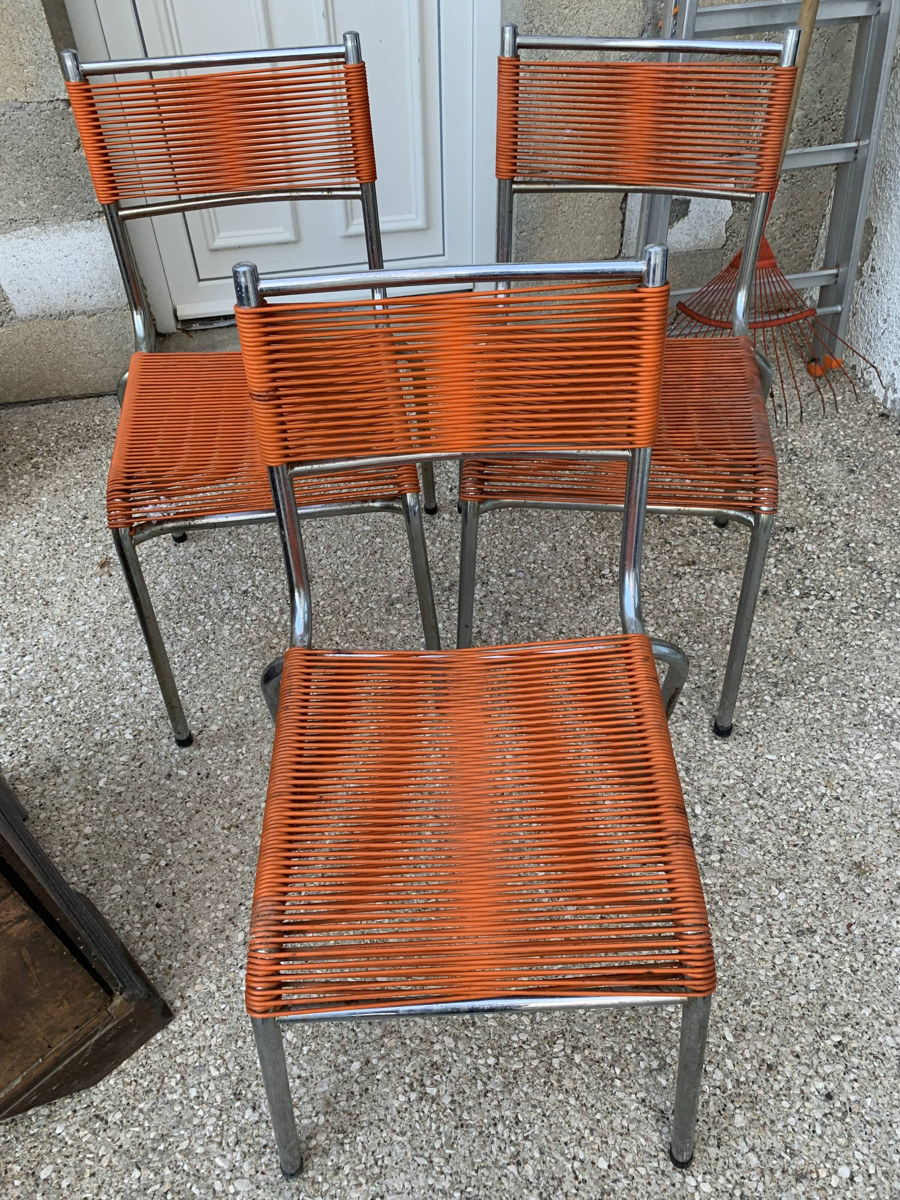 Suite de 3 chaises scoubidou (années 70)