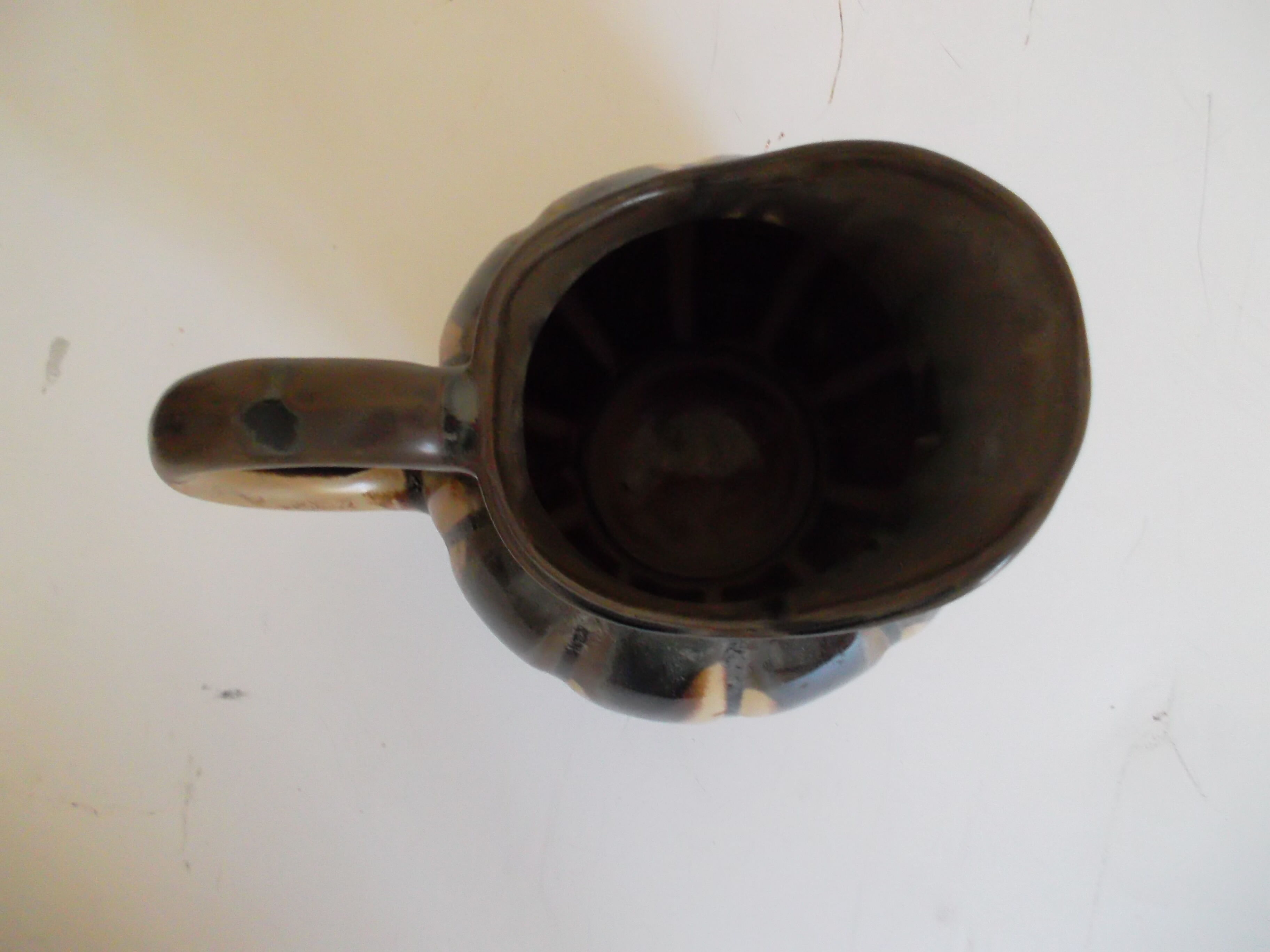 Pitcher art deco in ceramic