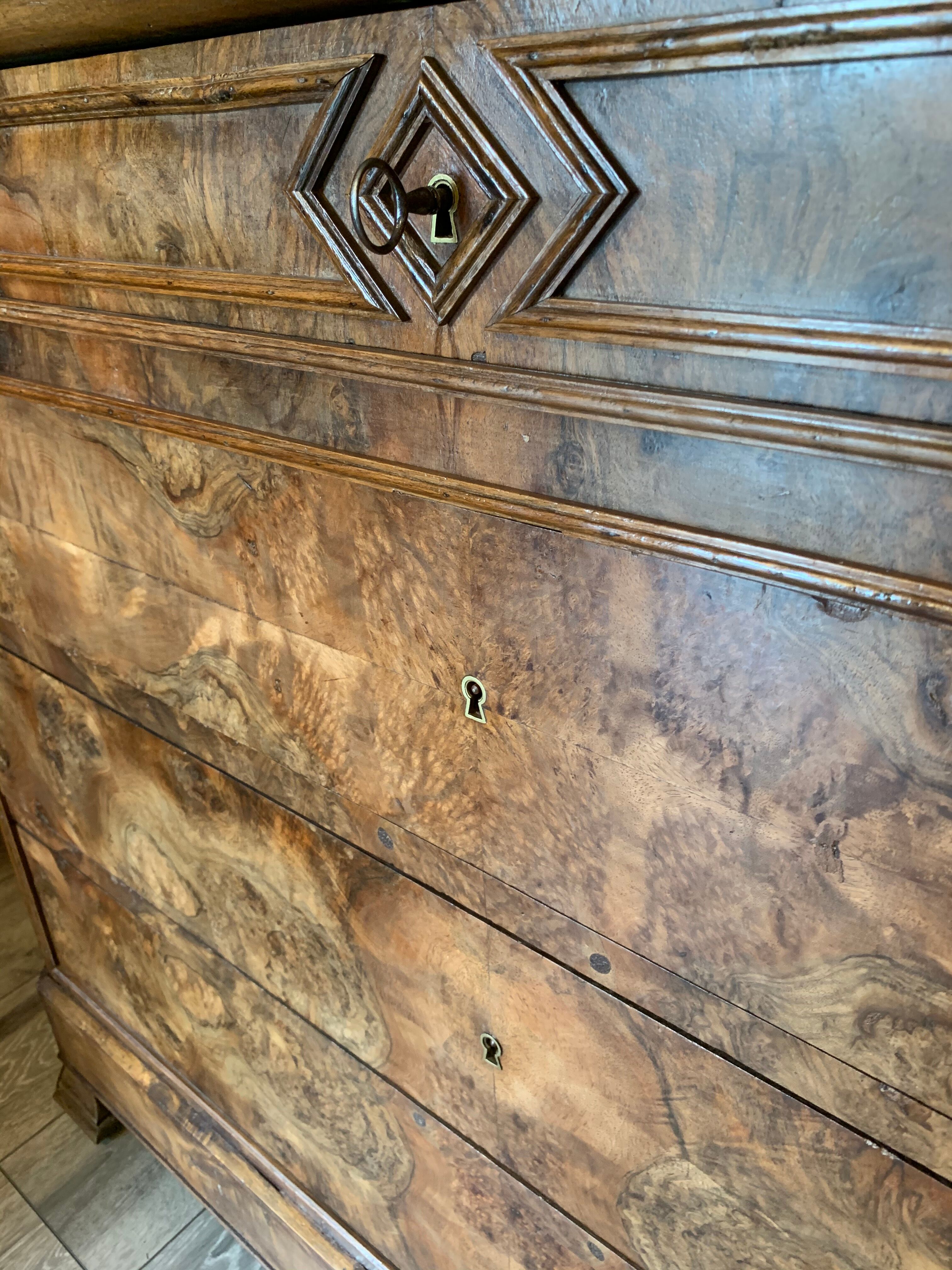 Like Louis-Philippe style in walnut magnifying glass