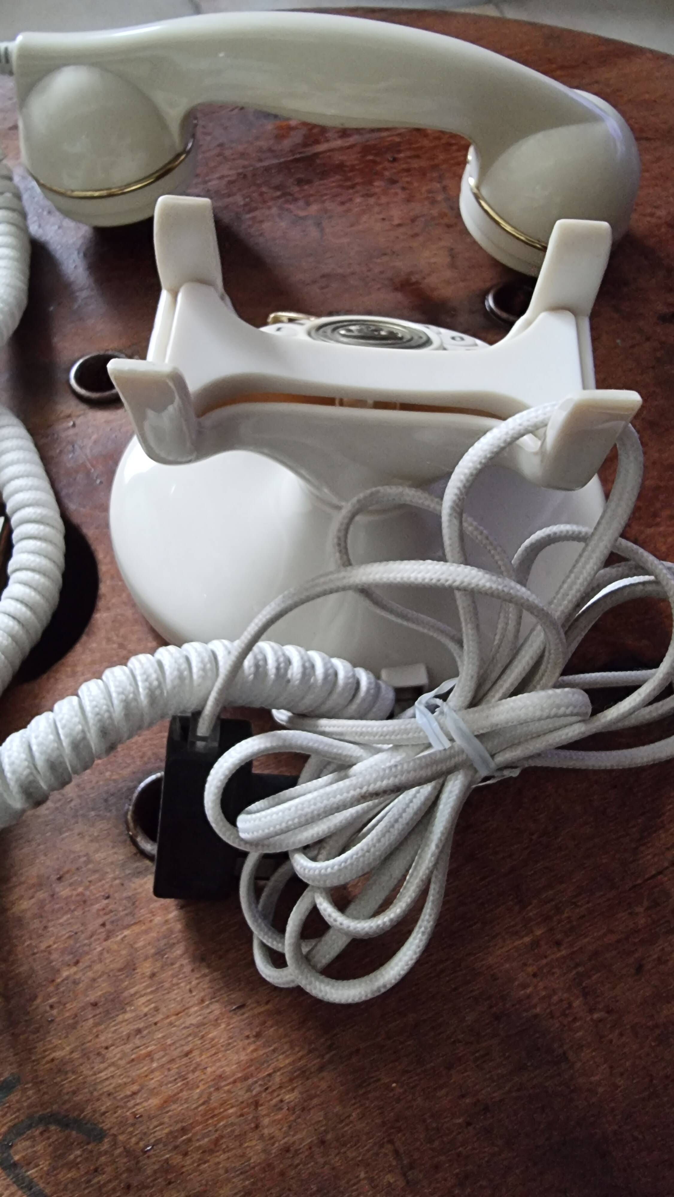 Wired phone Bondi vintage 10