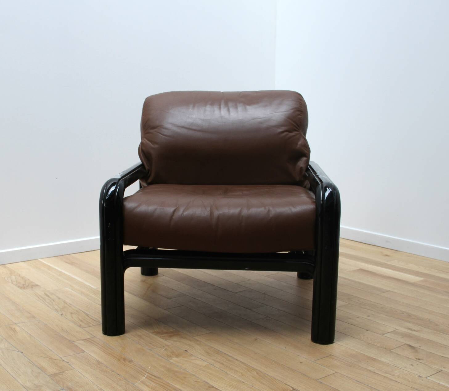 Orsay armchair, Gae Aulenti