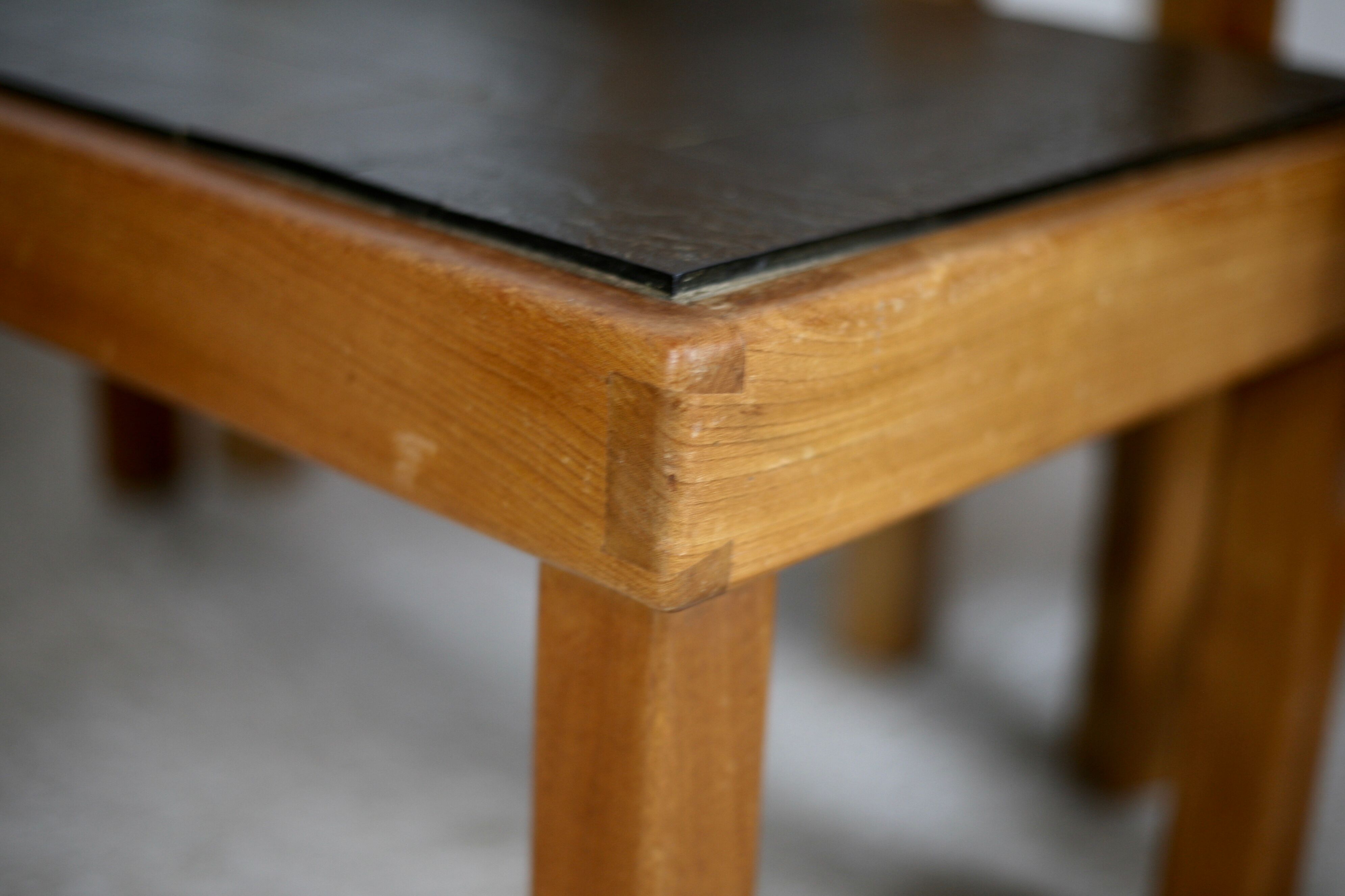 Ensemble de 4 chaises et table basse Maison Regain, France, circa 1970