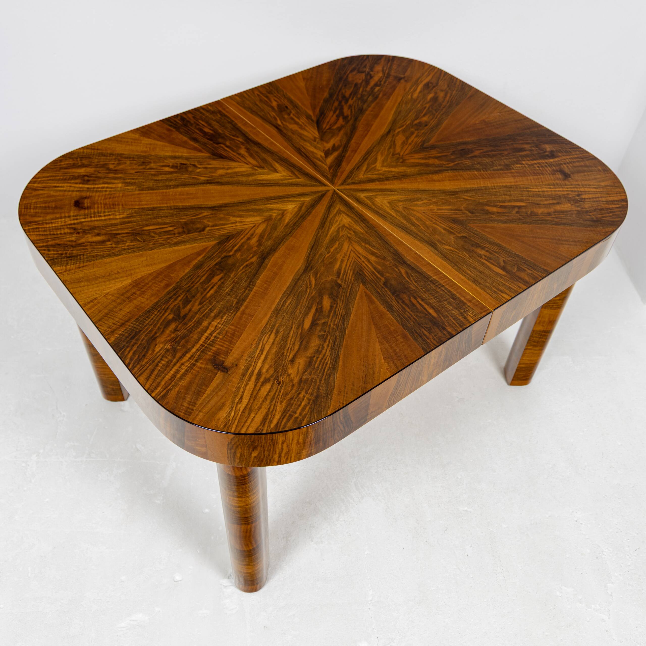 Table extensible Art Déco moderniste en noyer 1930–1944