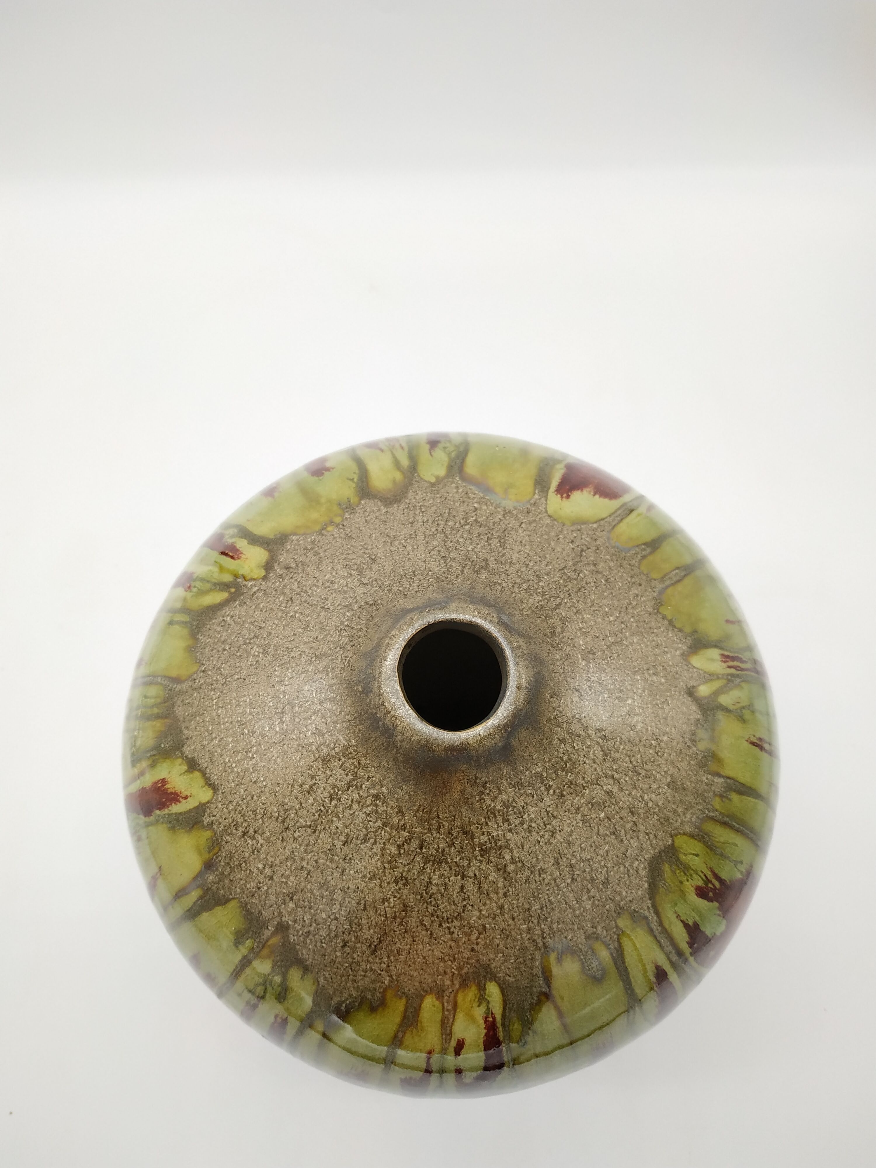 Vase in red and green flamed sandstone 30s