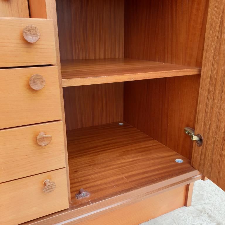 Scandinavian dressing cabinet with round mirror