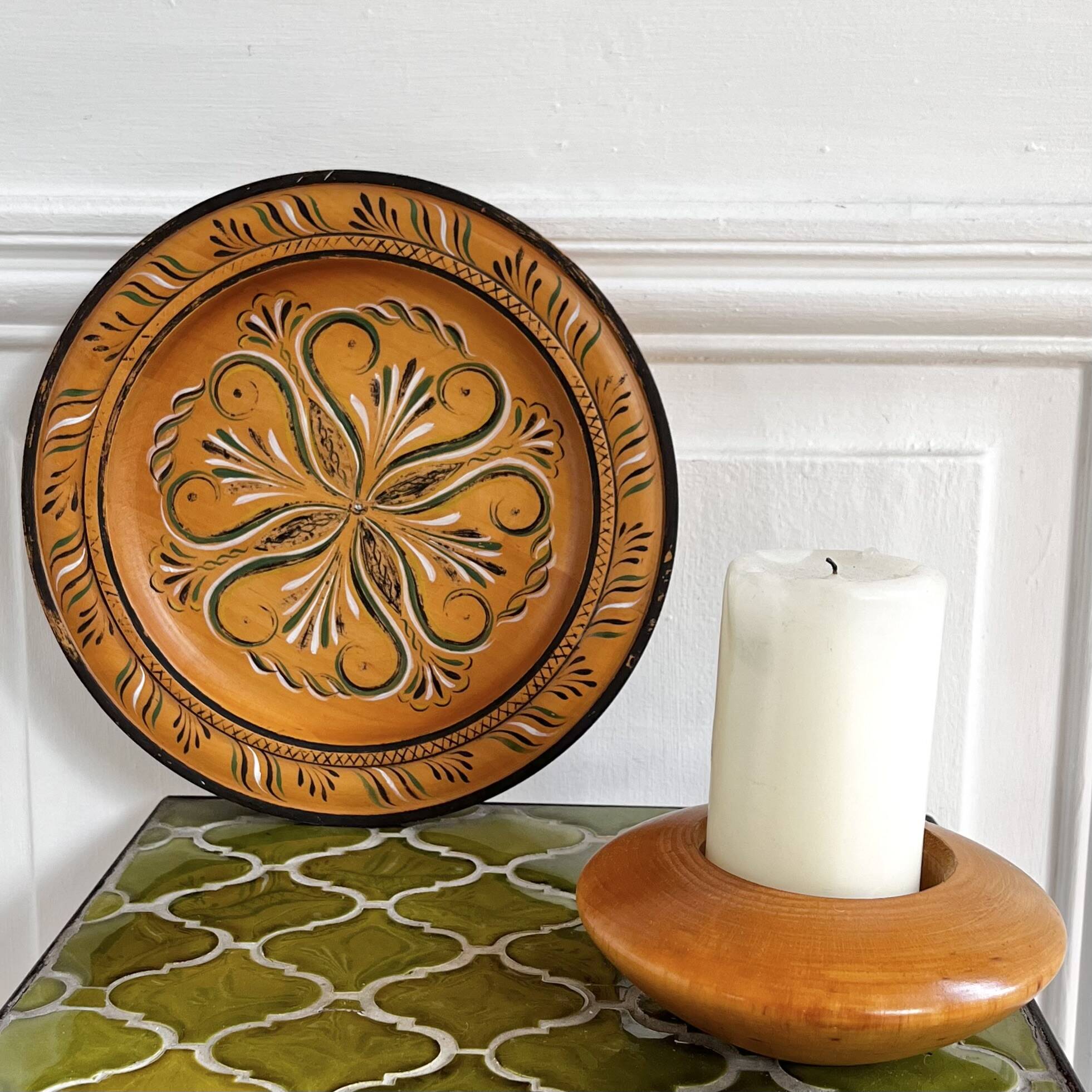 Vintage wooden decorative plates