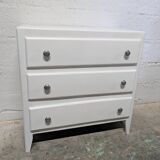 White vintage chest of drawers