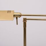 Lampadaire à bras oscillant réglable en laiton Holtkoetter. Allemagne