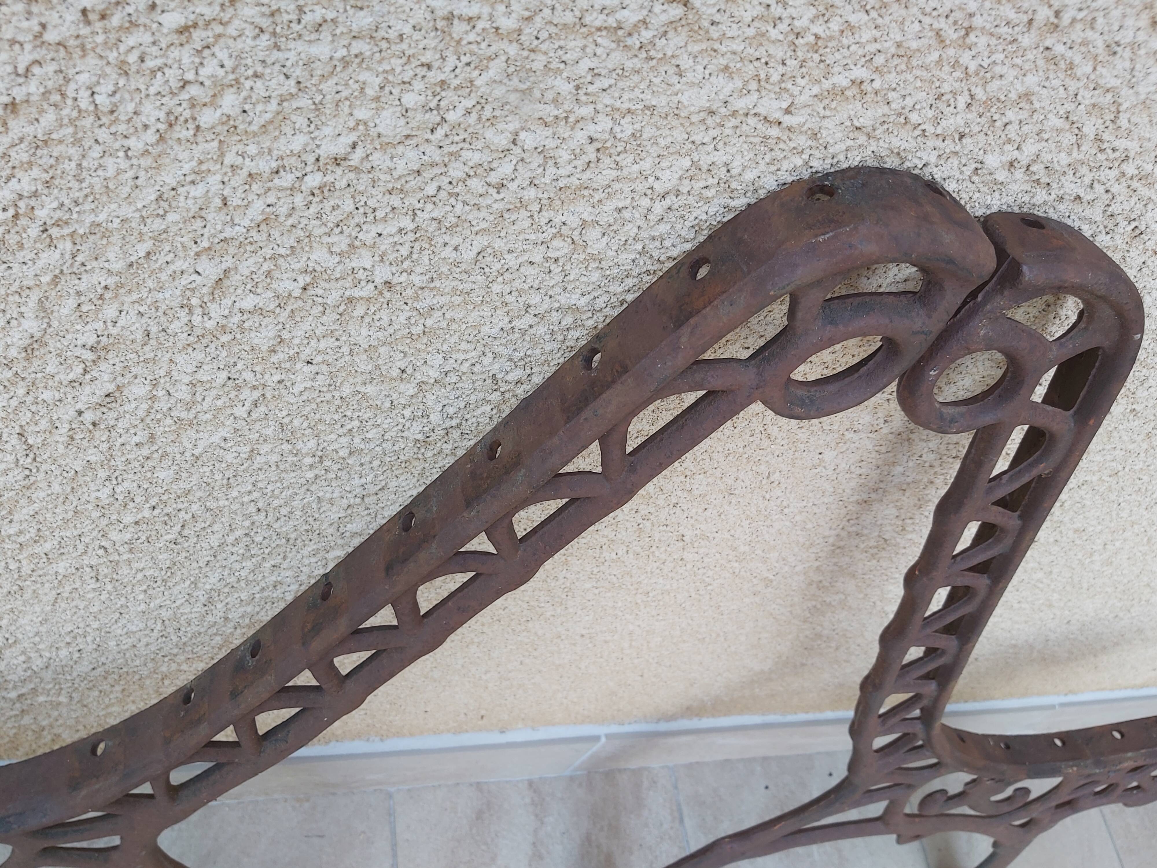 Pair of cast iron bench legs