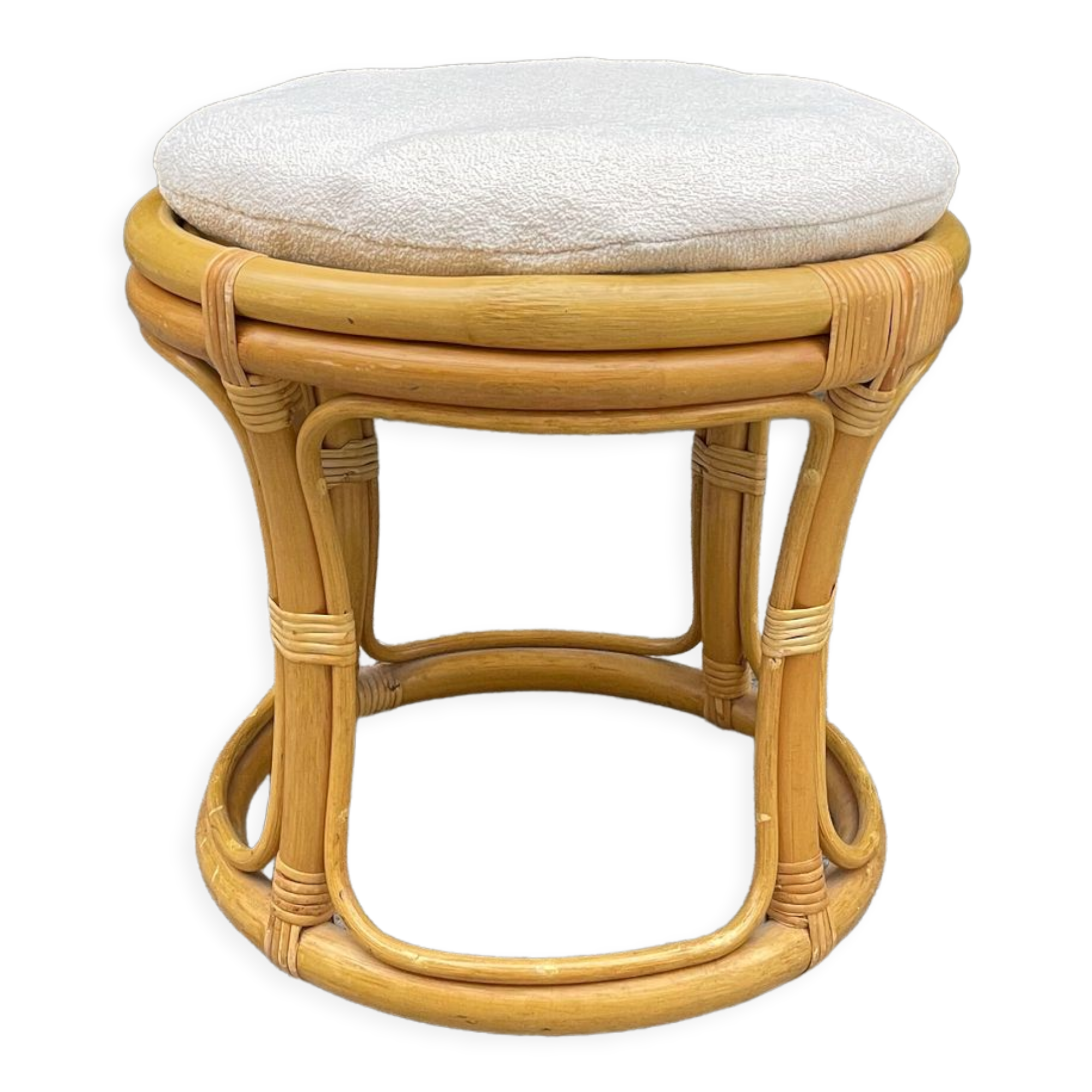 Rattan pouf with refurbished cushion