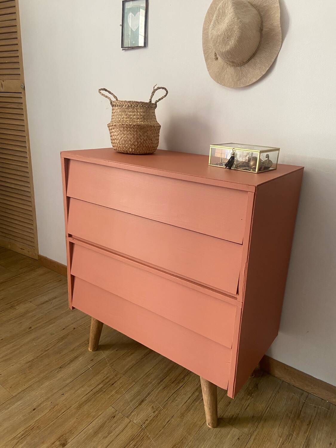 Vintage chest of drawers