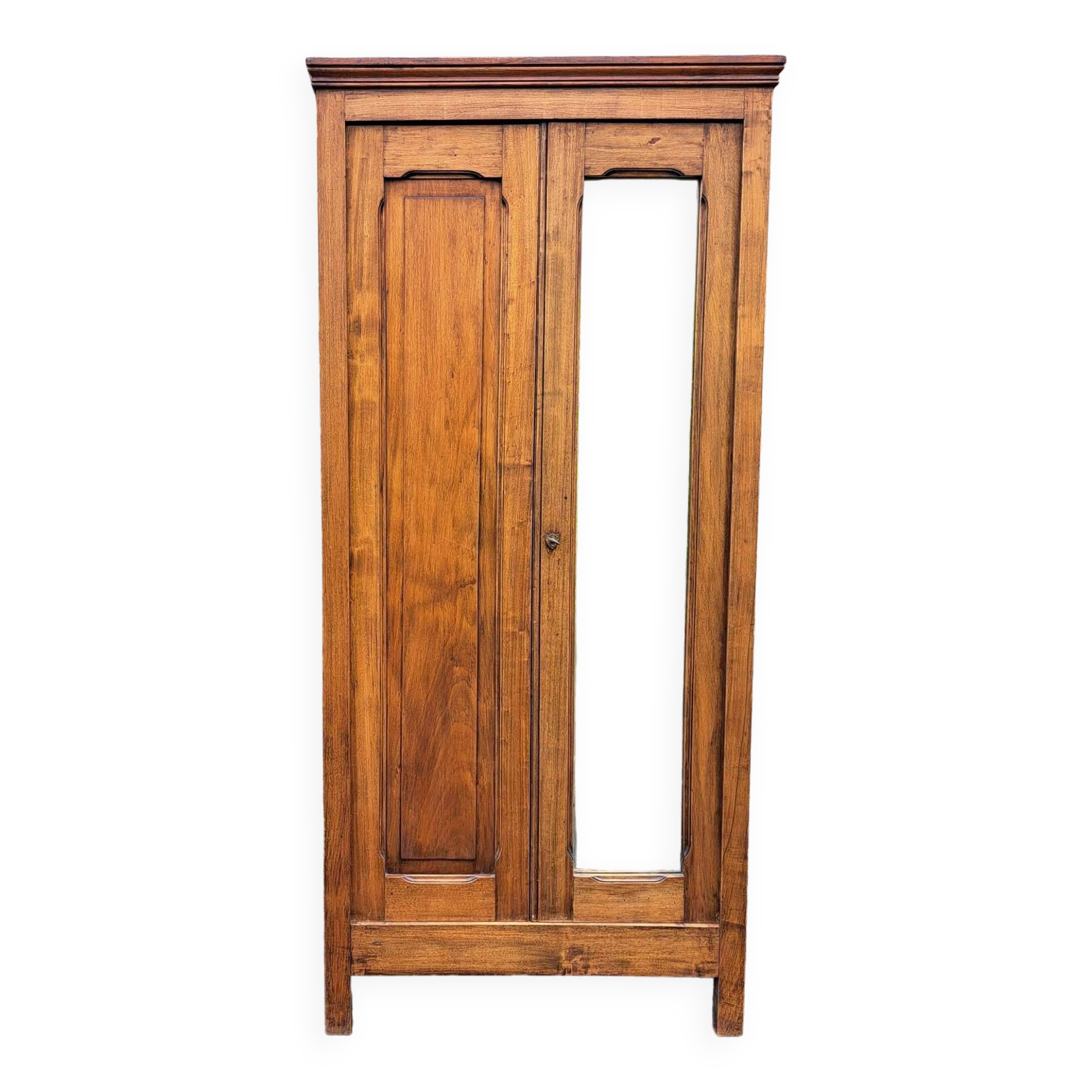 Armoire parisienne