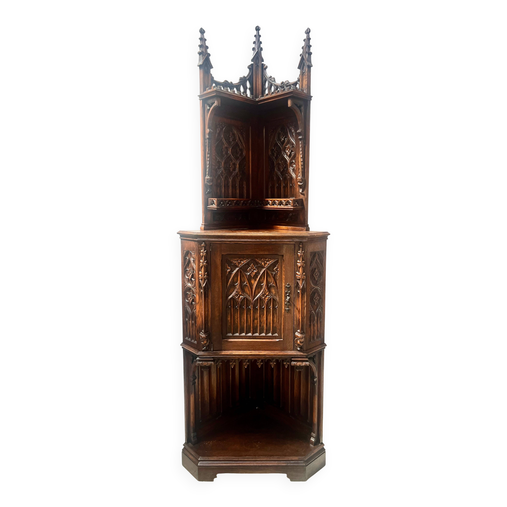 Gothic-style corner cabinet in solid oak, 20th century.
