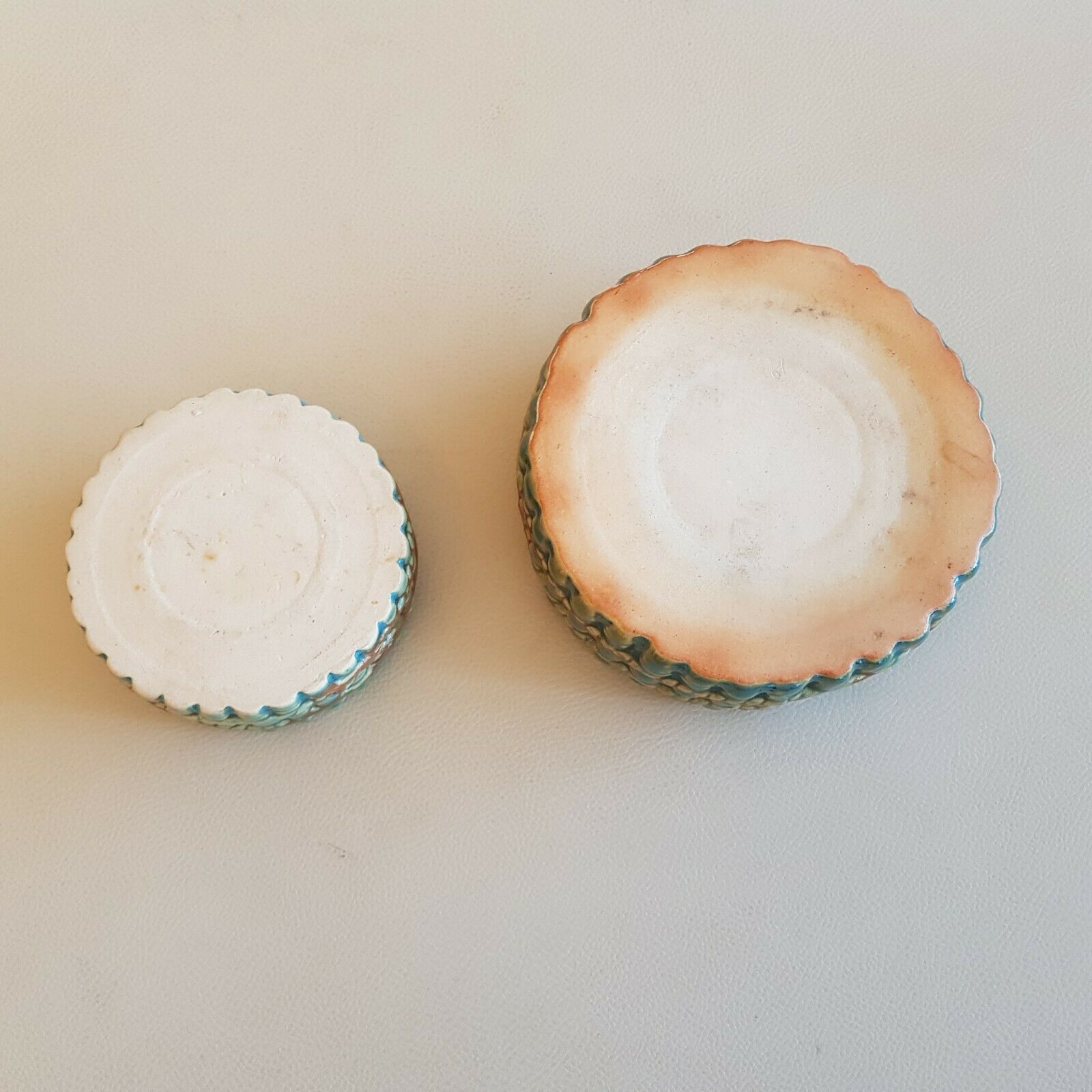 2 old ceramic cups slurry decoration bamboo tied up