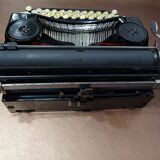 Machine à écrire s.i.m modèle  novalevi années 30 - rare