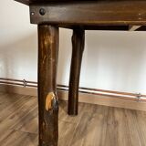 Table brutaliste