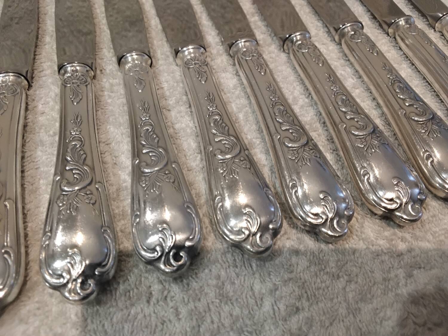 12 silver-plated dessert knives by silversmith Florian Frionnet, 21.2cm