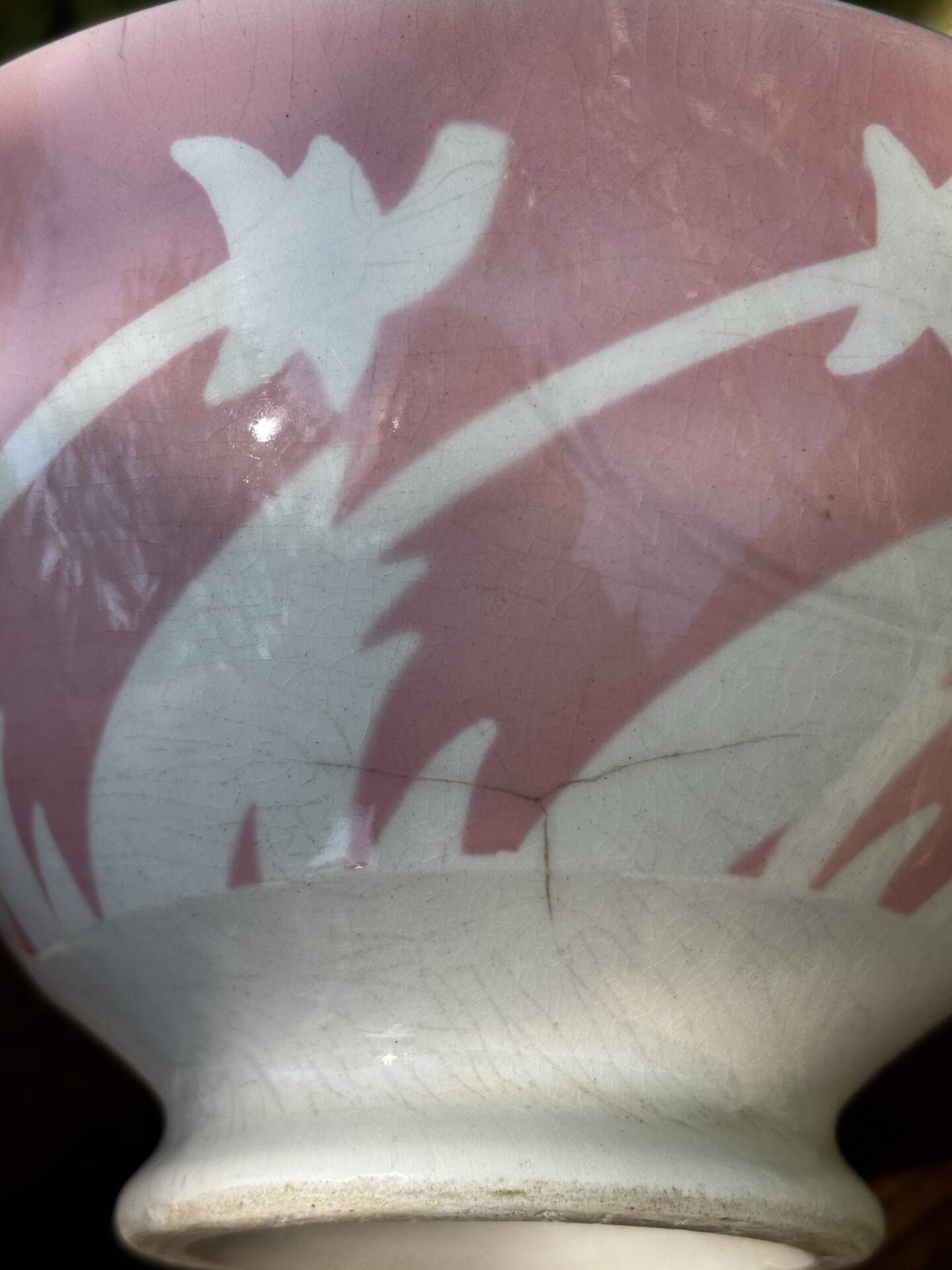Old footed bowl in earthenware with pink decoration and defects.