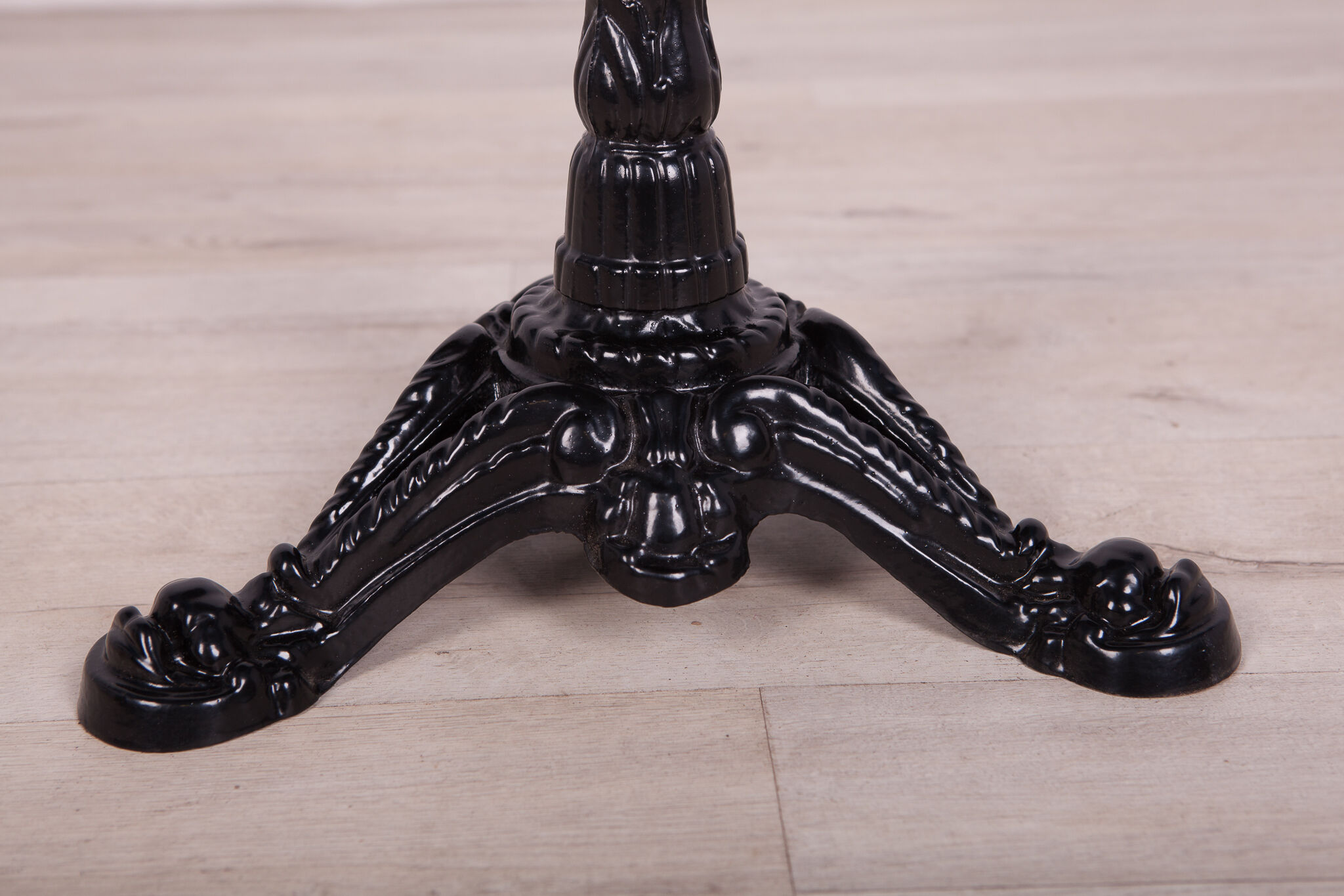 Art nouveu cast iron and marble pedestal table