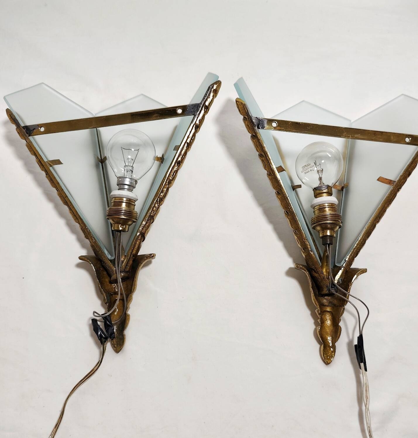 Par de apliques de bronce. España, 1980s.