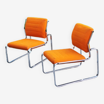 Paire de chauffeuses design tissus orange et tubes chromés des années 70