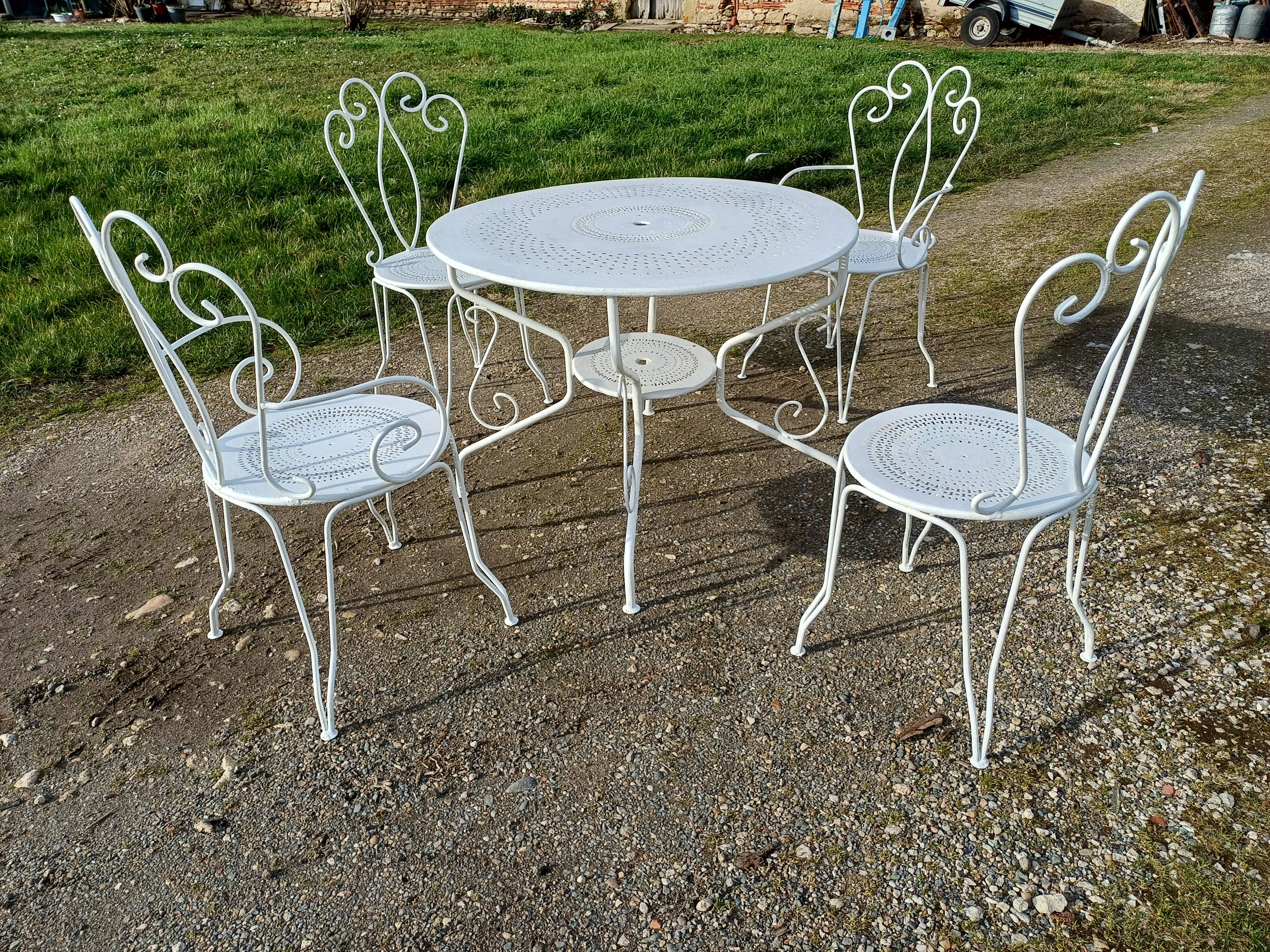 1900 wrought iron garden furniture