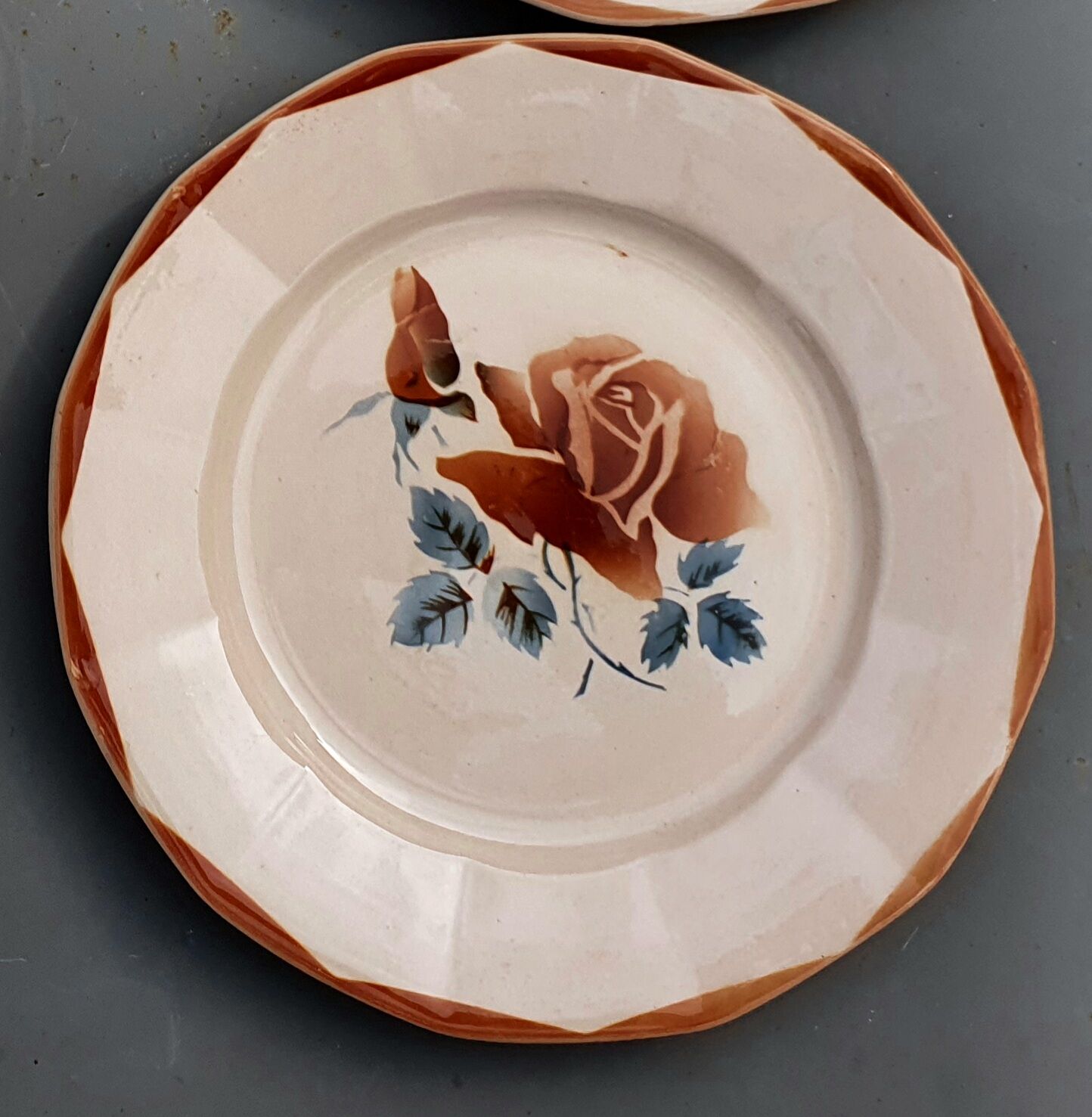 4 plates old pink and brown color button