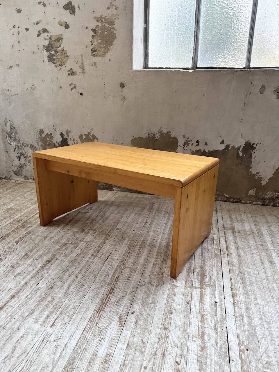 Coffee table in Perriand style, Les Arcs 1800.