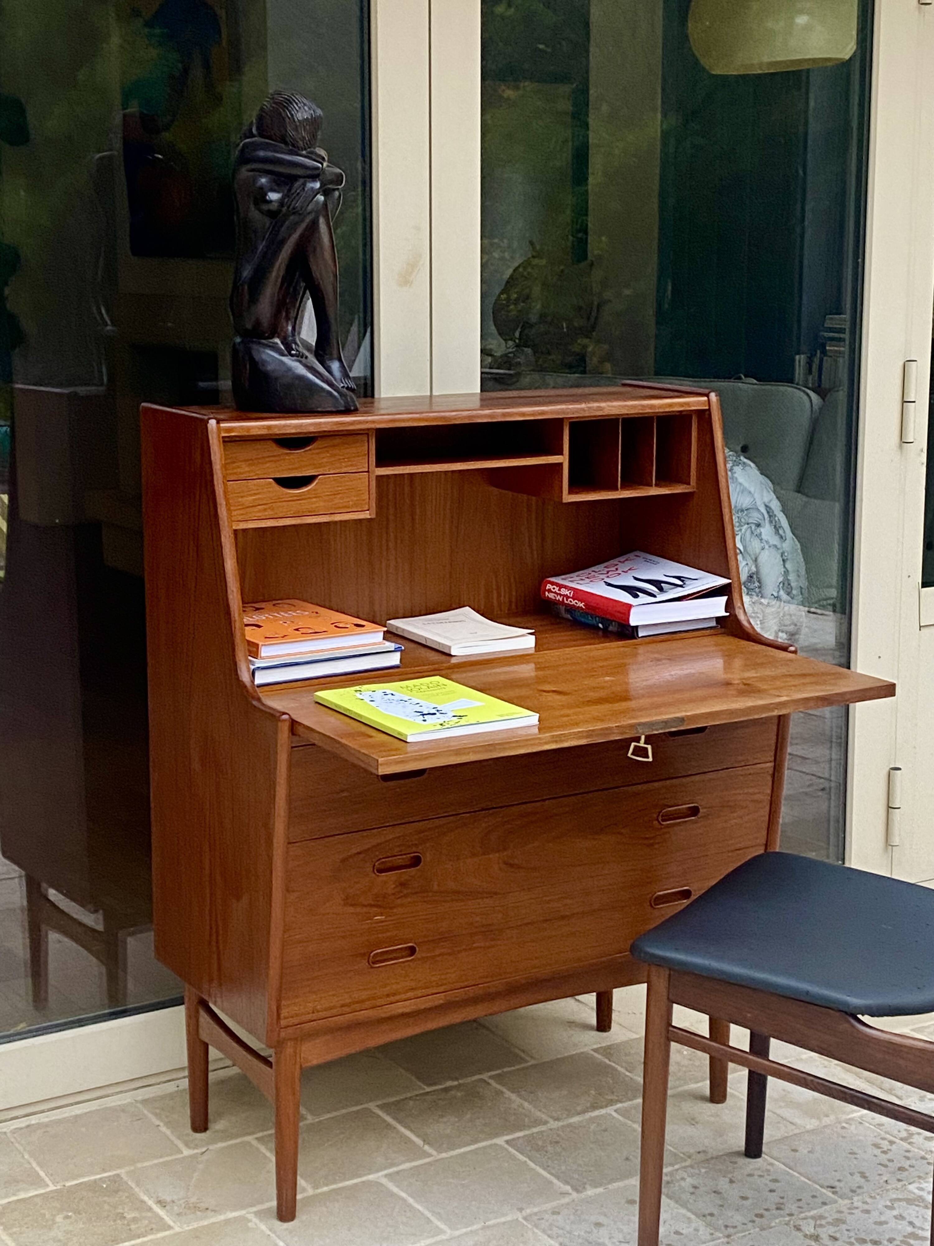 Danish secretary/desk model 37 by Arne Wahl Iversen for Vinde Møbe