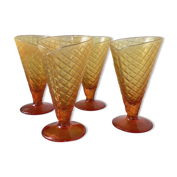 Coupe à glace en forme de cornet vintage