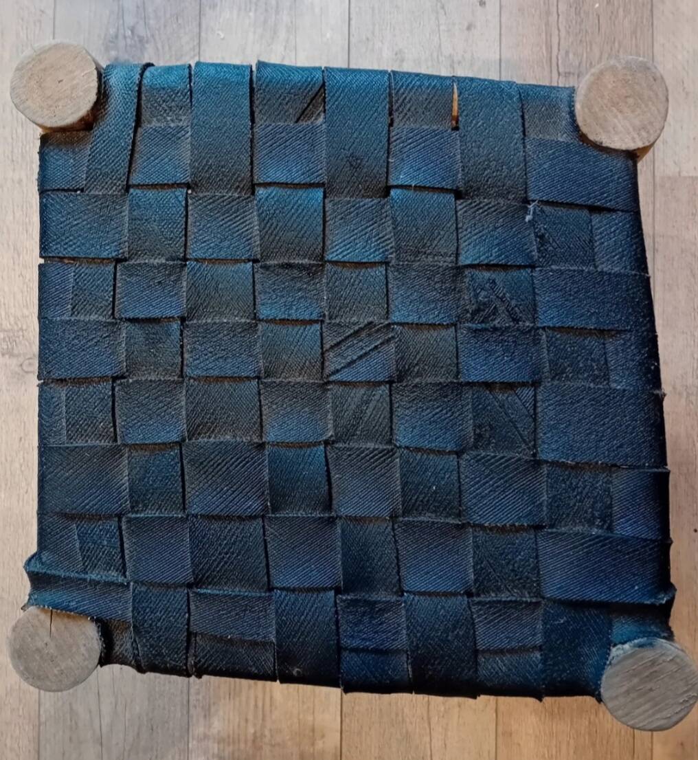 Stool made from lemon wood and recycled tires