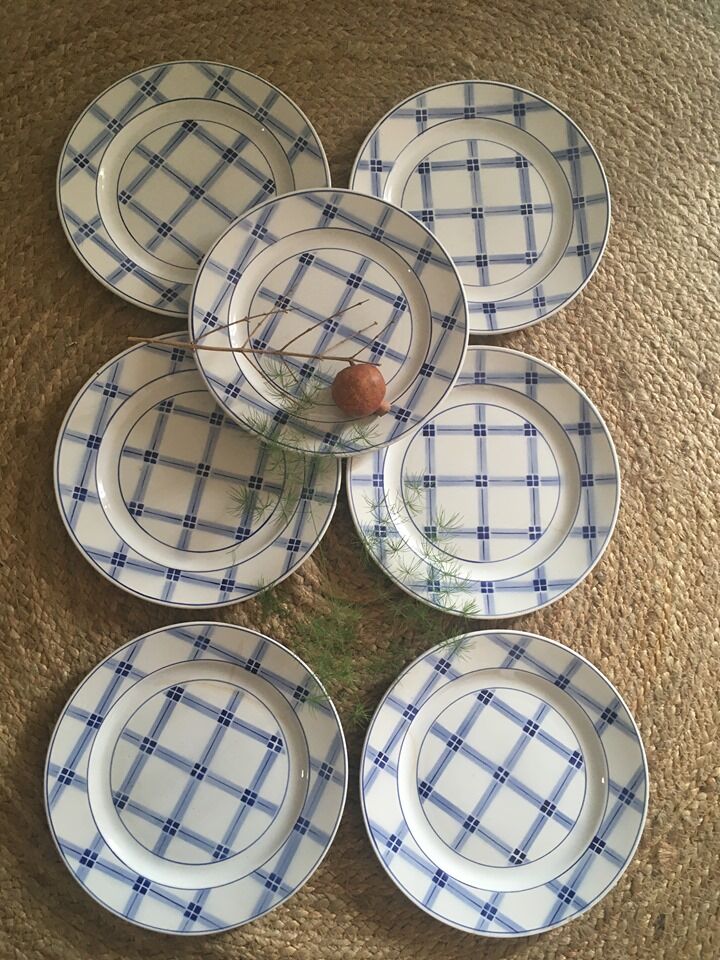 Flat plates "Sarreguemines" with blue checkered
