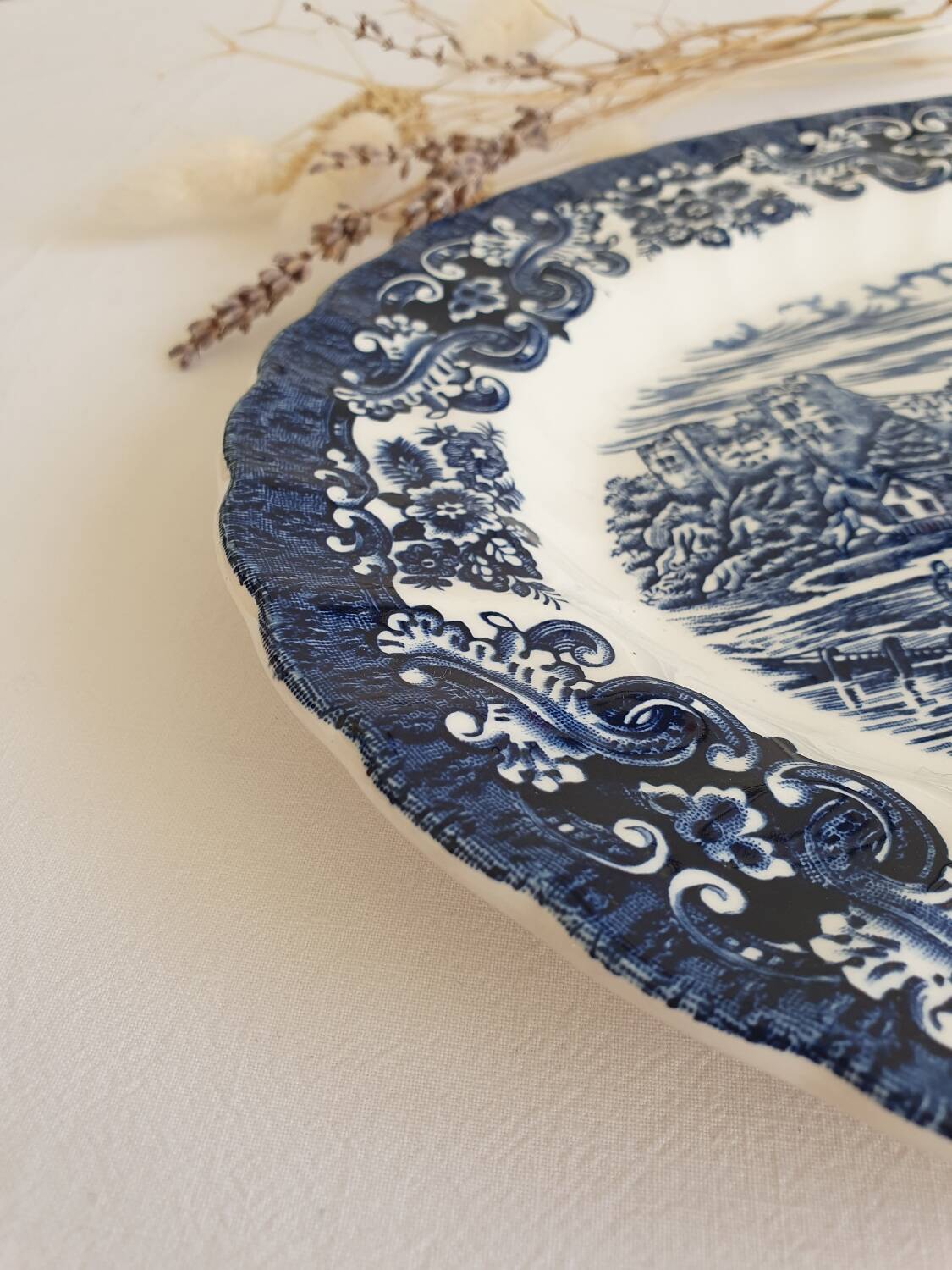 Plat en céramique anglaise