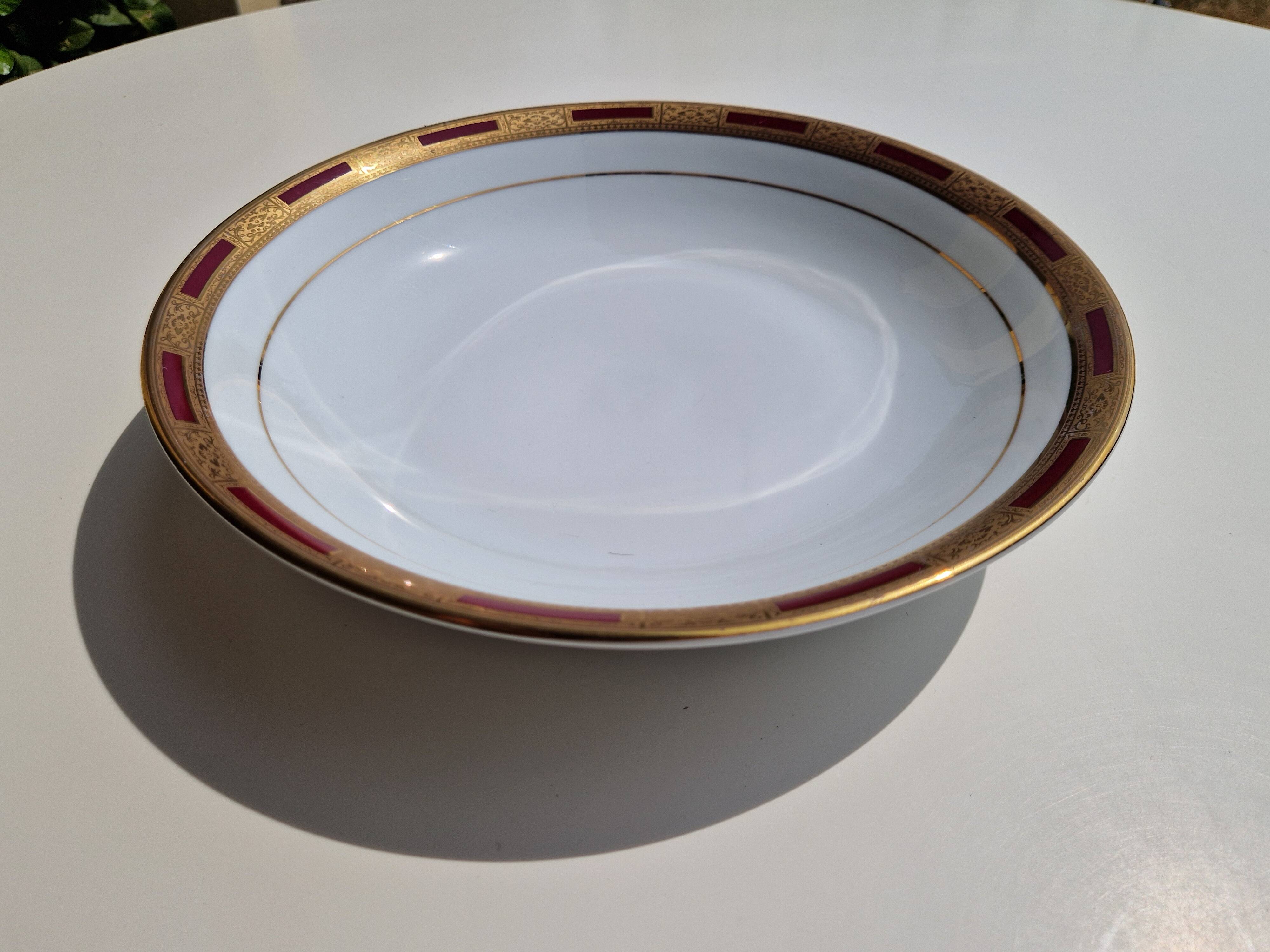 Shallow dish in fine porcelain, Arc de Triomphe model, La Table Impériale