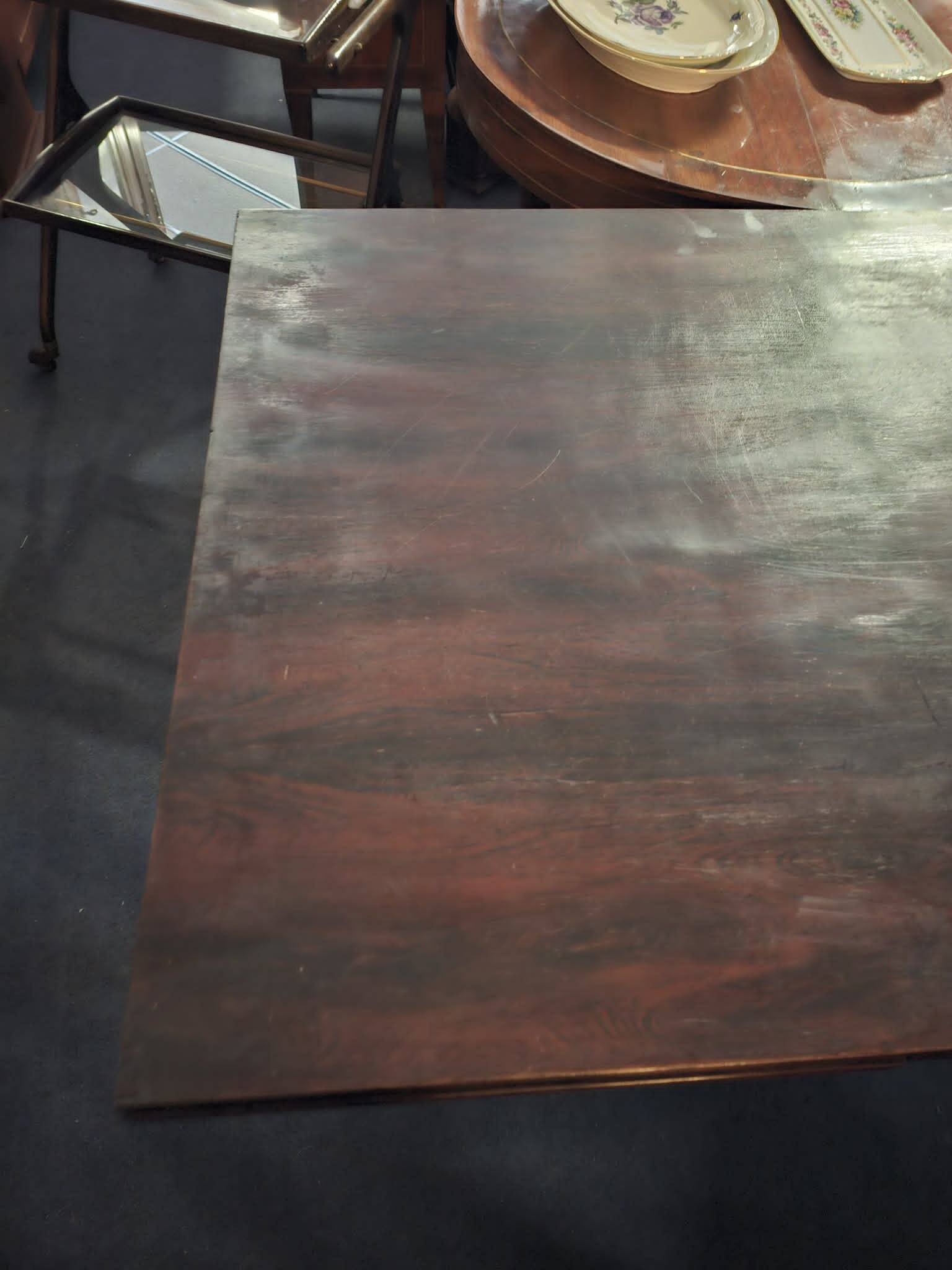 Art Deco dining table in rosewood, work from the 1930s.